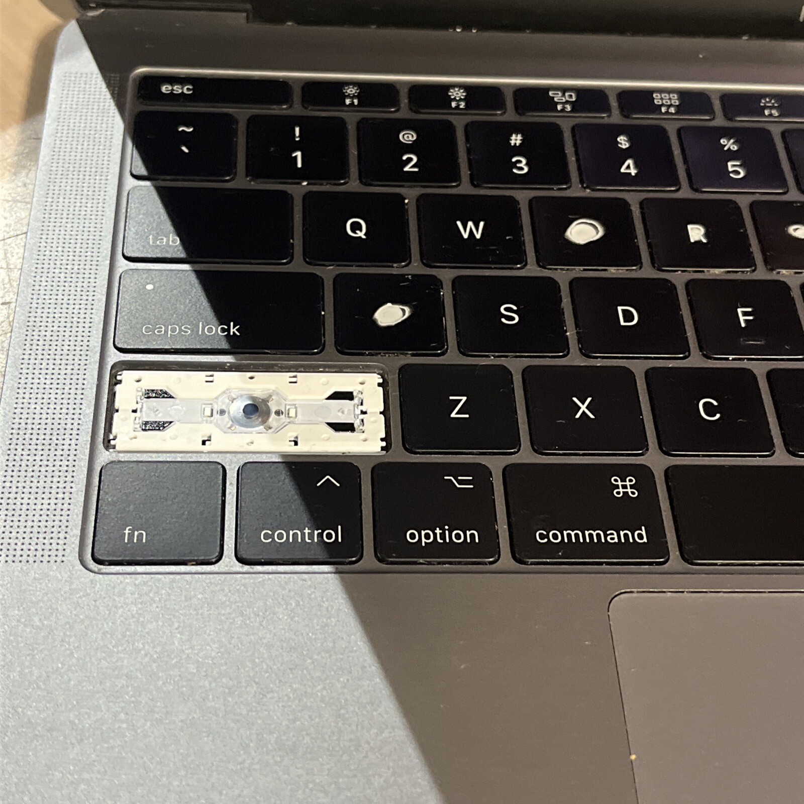 APPLE MACBOOK PRO 13″ MID 2017 CORE I5-7360U 2.3GHZ 8GB RAM NO OS
