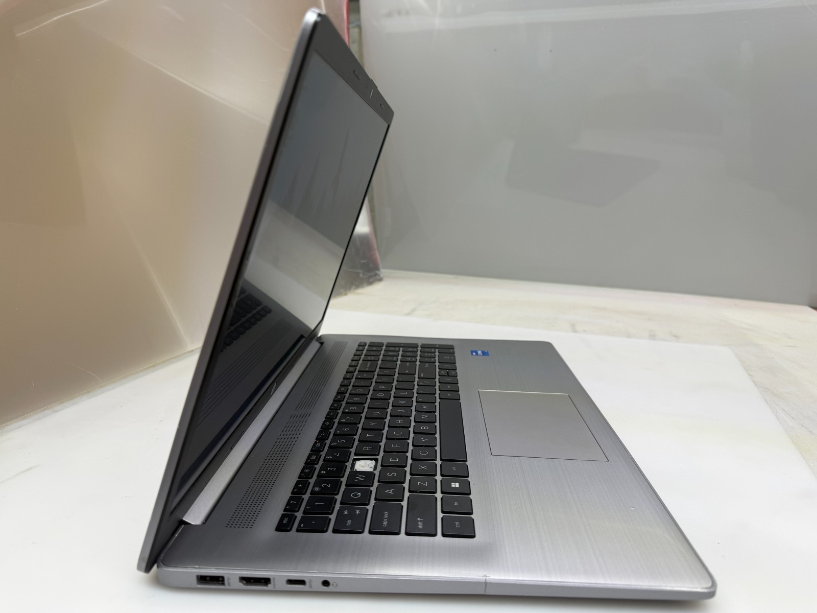 HP 470 G9 17.3 inch i7-1255U@1.70GHz 8GB RAM 256GB NVMe W11P NVIDIA MX550 *READ