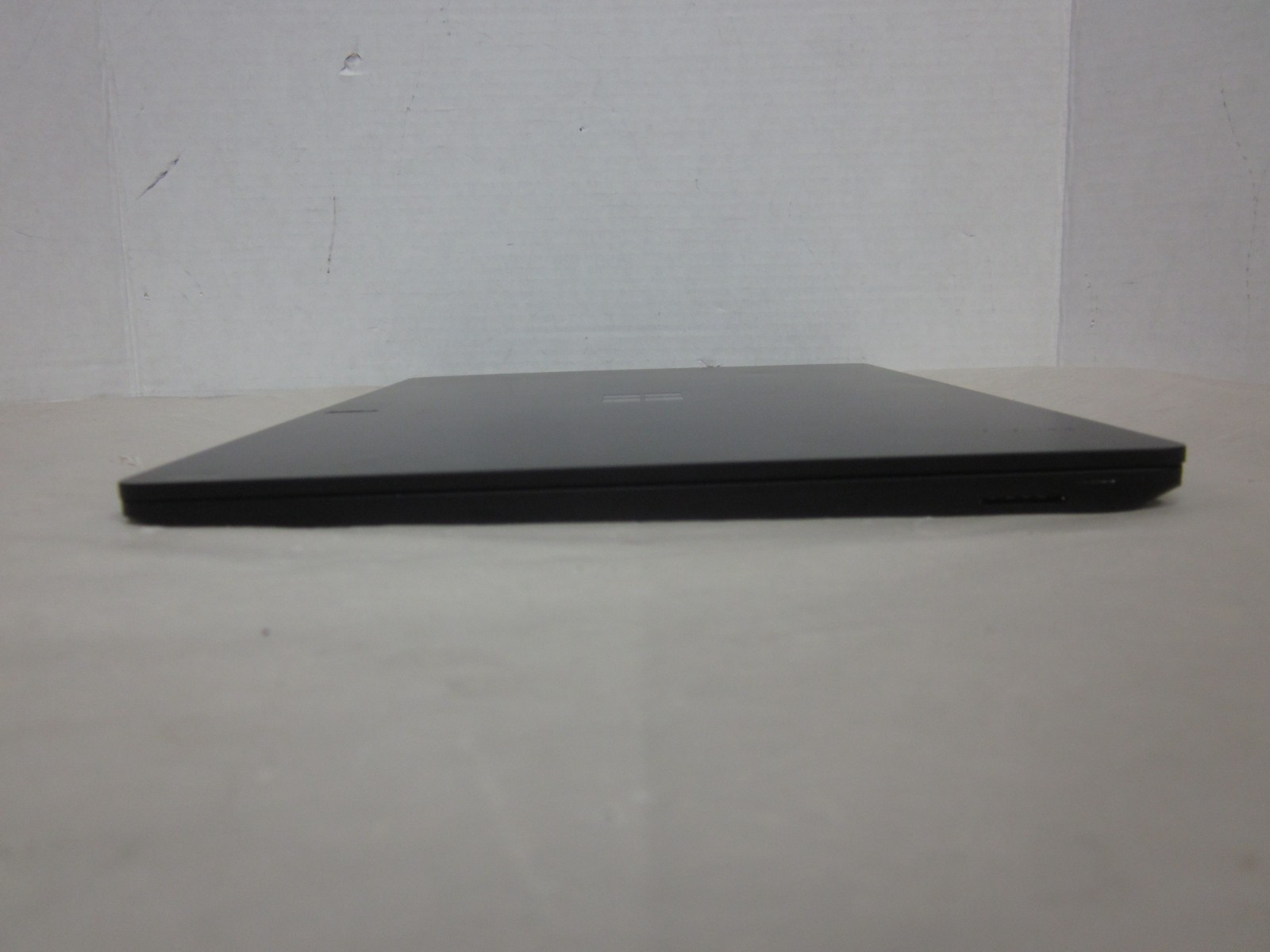 Microsoft Surface 3 1873 RYZEN 5 3580U 2.16GHZ NO OS, NO SSD, AC CRACKED SCREEN