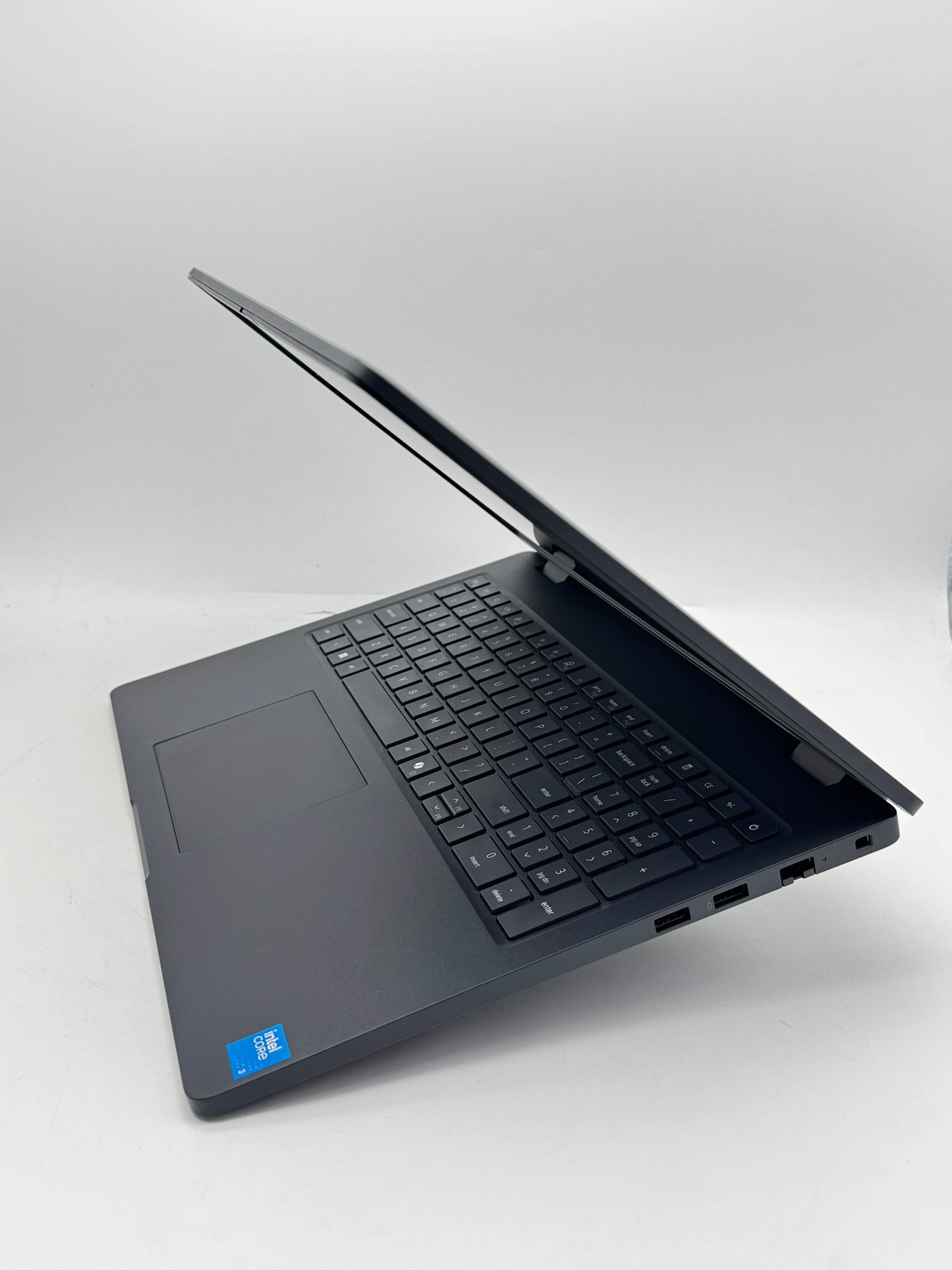 Dell Pro 16 PC16250 16″ Core 3 8GB 256GB SSD Black Used