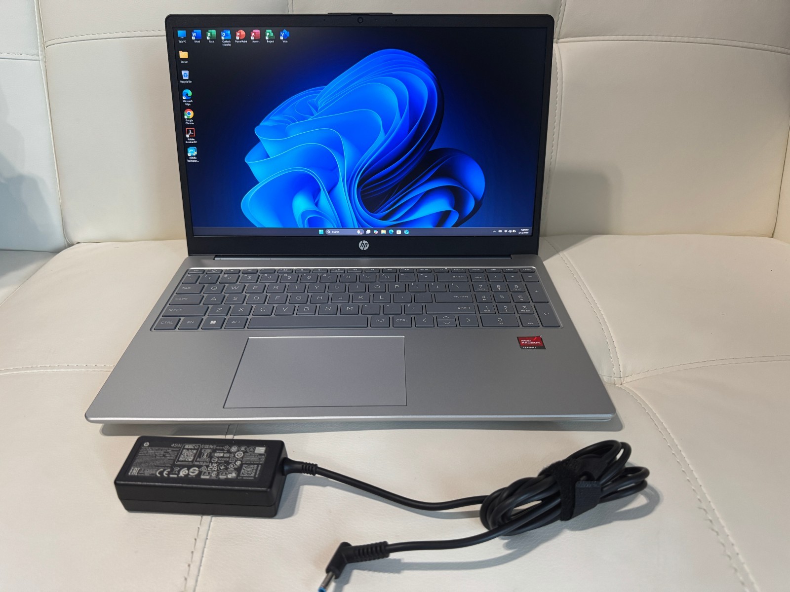 HP Laptop 15.6″ AMD Ryzen5 7520U 8GB Ram 256GB SSD Windows 11 Home