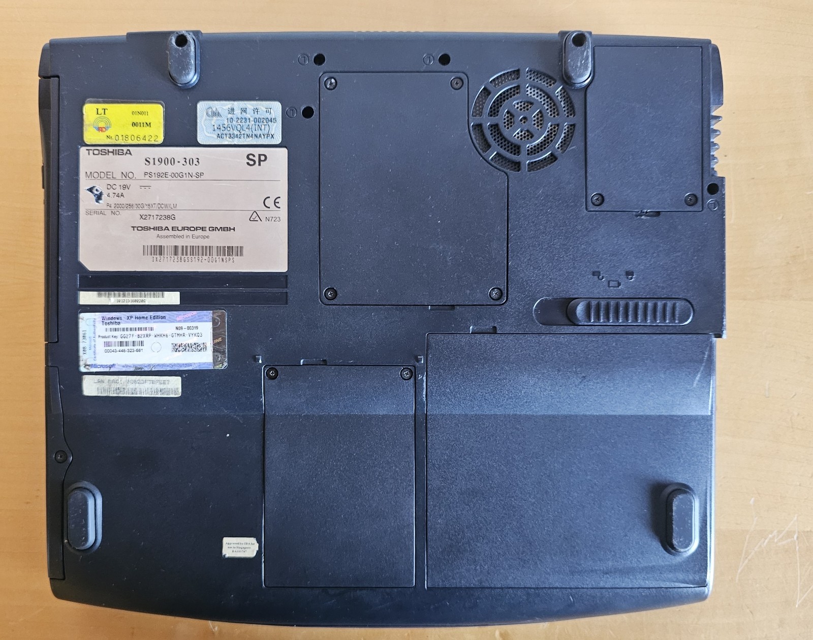 ToshibaS1900 Intel Pentium 4 Ati Radeon Windows 98/XP DualBoot PC