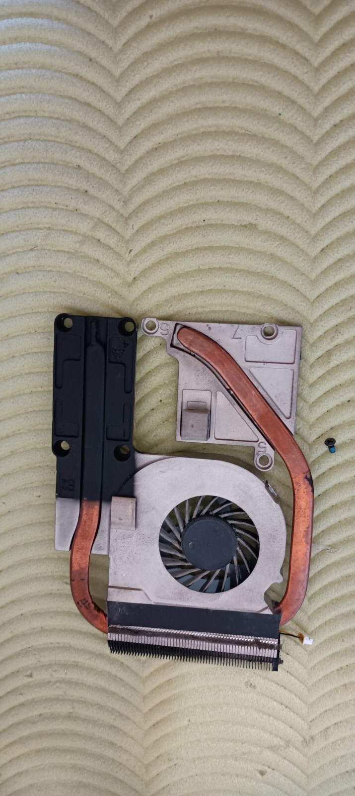 DELL INSPIRON 5520 Hearing Fan
