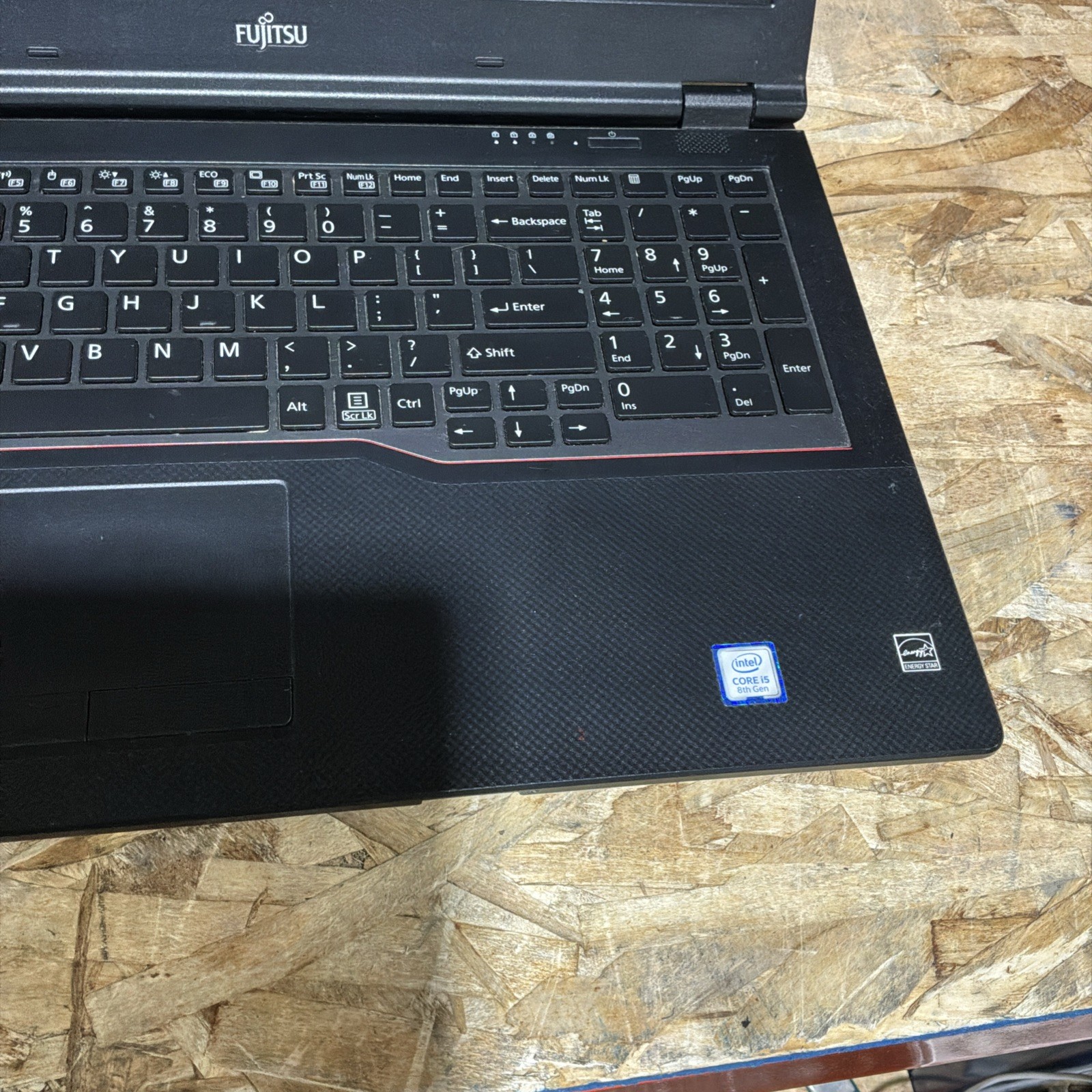 Fujitsu Lifebook E558 I5-8250U 1.60GHZ 256GB SSD 4 GB RAM Win 10 C399
