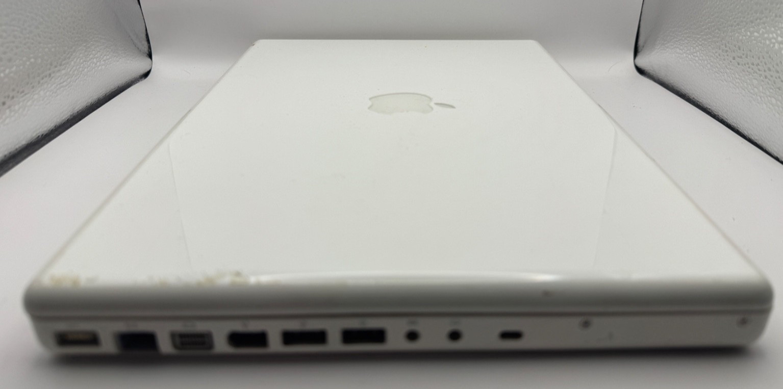 Apple 1st Gen MacBook A1181 – for Parts – No HD