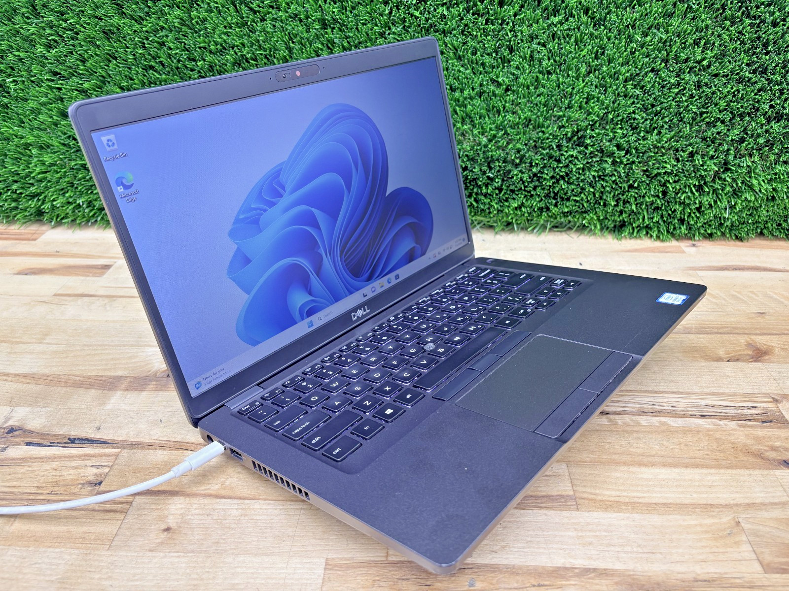 Dell Latitude 5401 14″ Intel i7-9th Gen 2.60GHz 16GB RAM 256GB SSD Win 11 Pro*