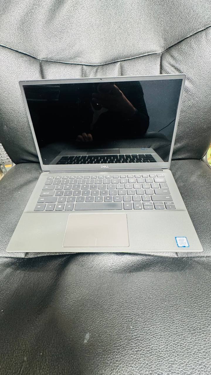 Dell Latitude 3301 8GBRM – 256GB i5-8265U Windows 11 Pro come withe adopter