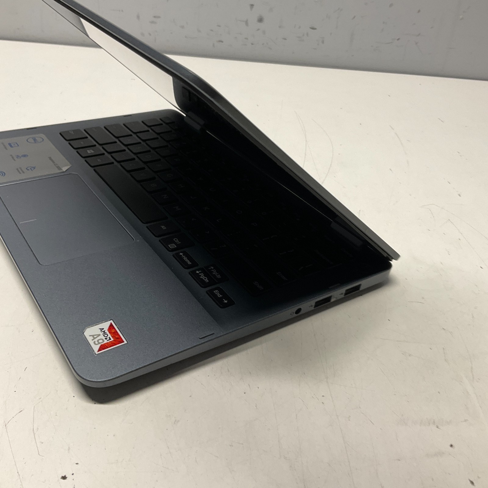 Dell Inspiron 3195 – 11.6″ Touch – AMD A9-9420e 4GB 128GB SSD NO OS Laptop
