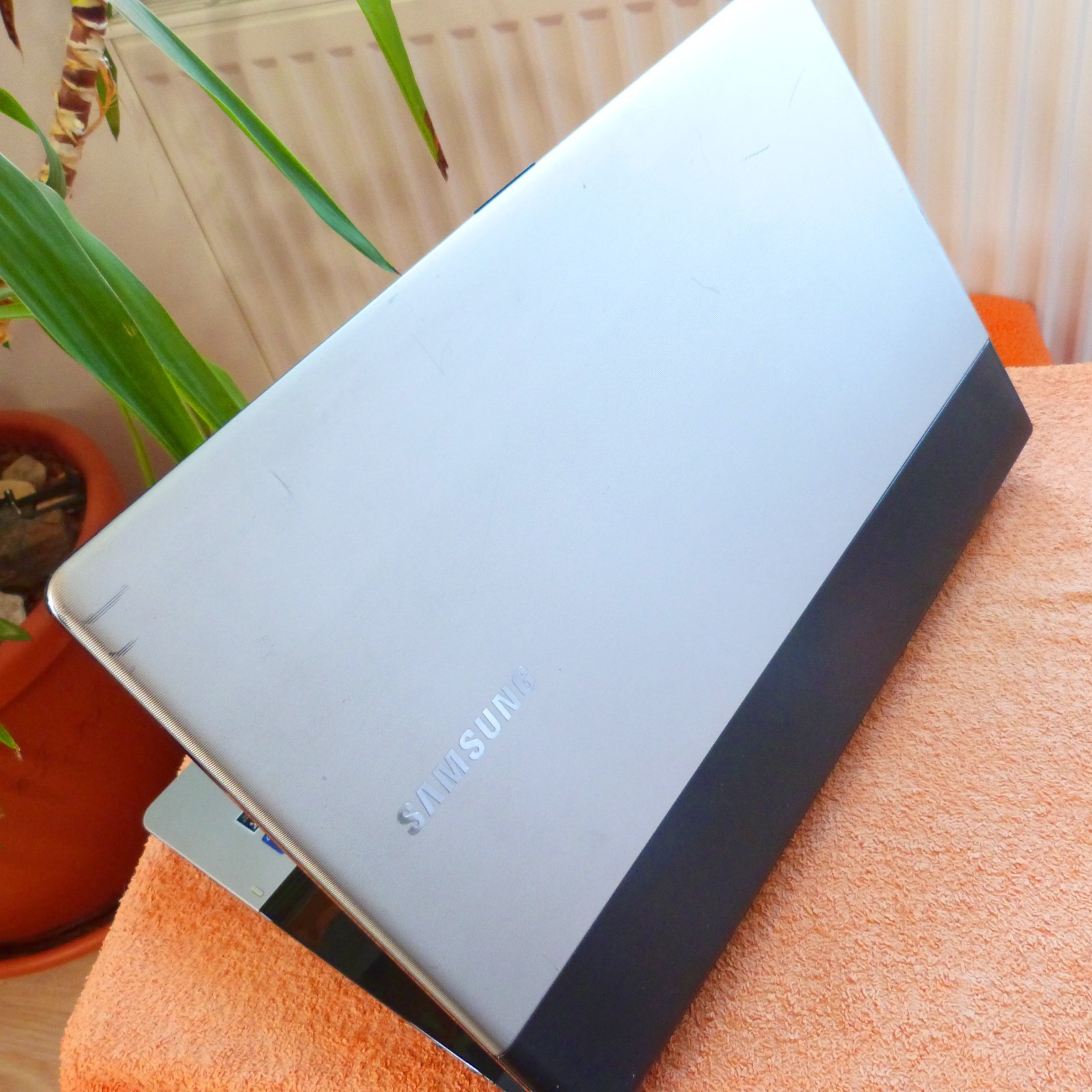 Samsung 305E PREMIUM 17″ l Windows 10 HDD l 4GB RAM l AMD A6 DUAL CORE HDMI