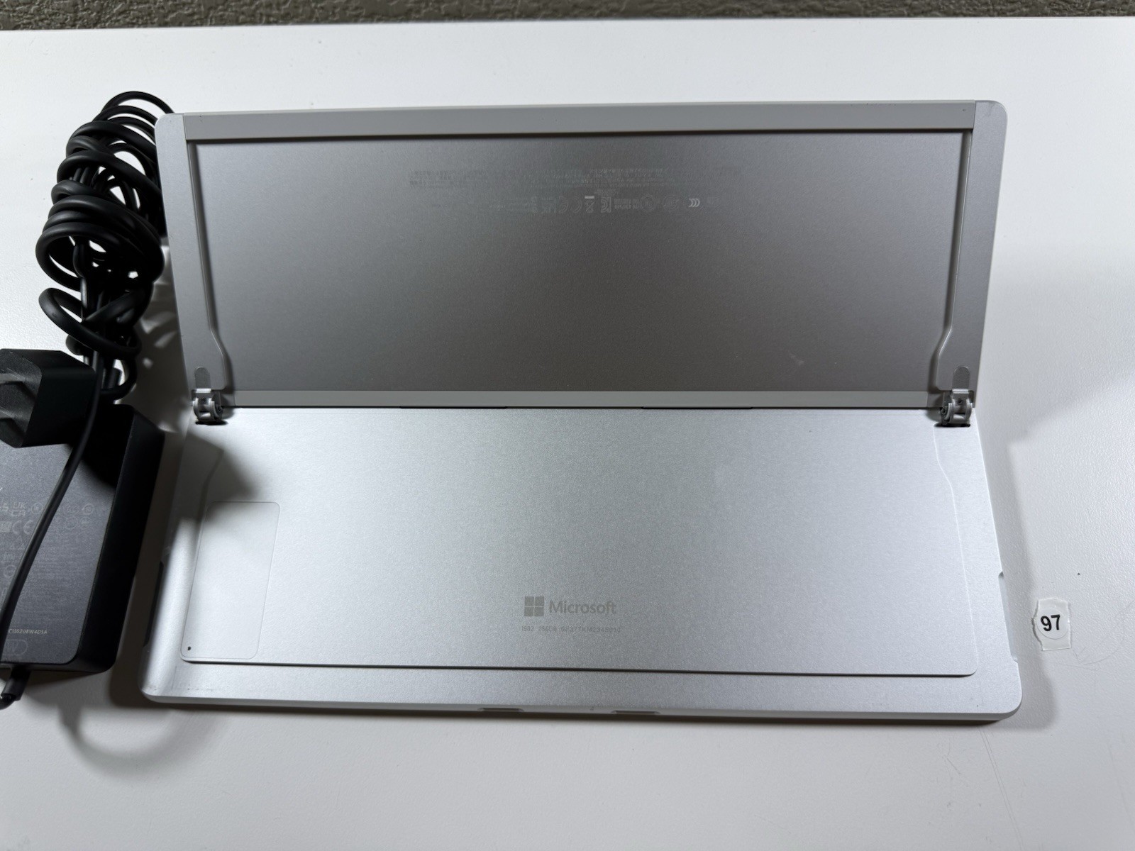 Microsoft Surface Pro 8 (1982) i5-1145G7 – 16GB RAM – 256GB 120Hz – Win 11 Pro