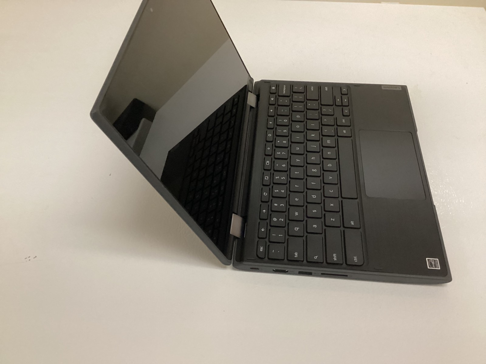Lenovo 300e chromebook 2nd Gen MTK model 81QC 2 in 1 – 32GB – 11.6″