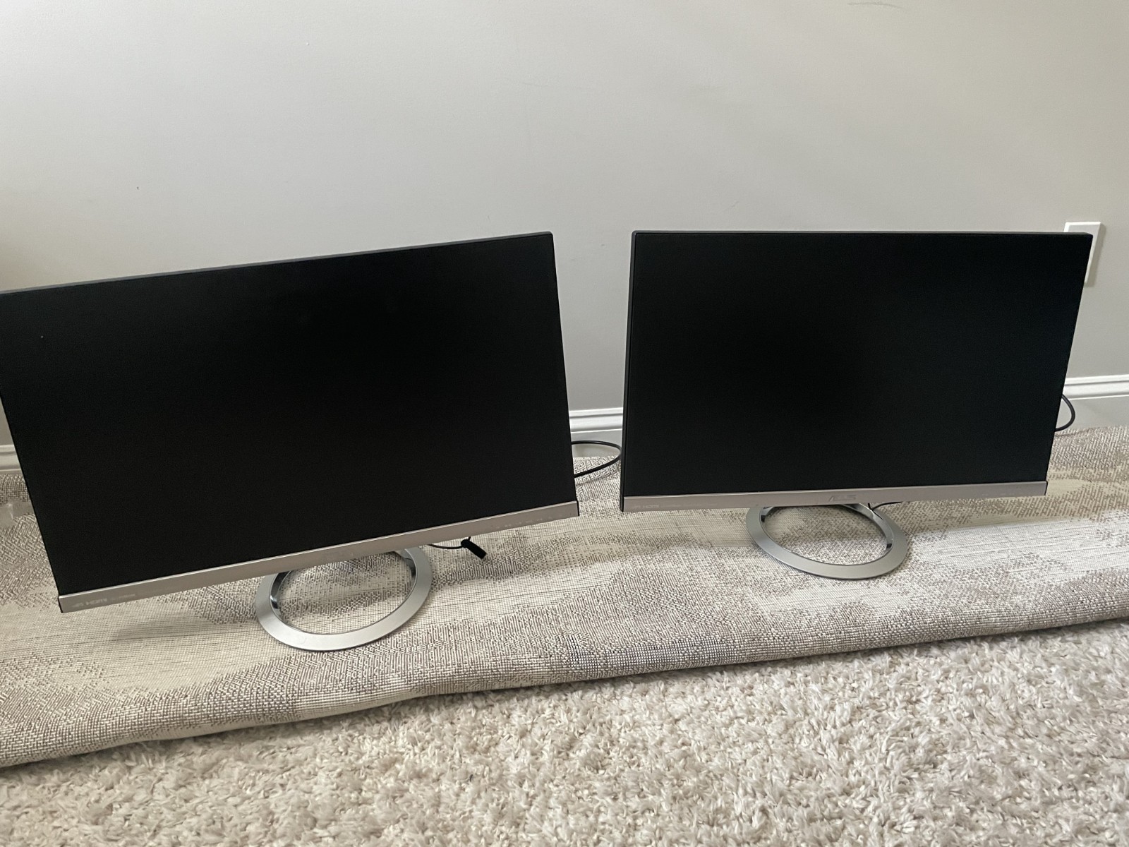 MASSIVE TECH BUNDLE – 4 Laptops, 6 Desktop Monitors, 2 Lenovo Docks