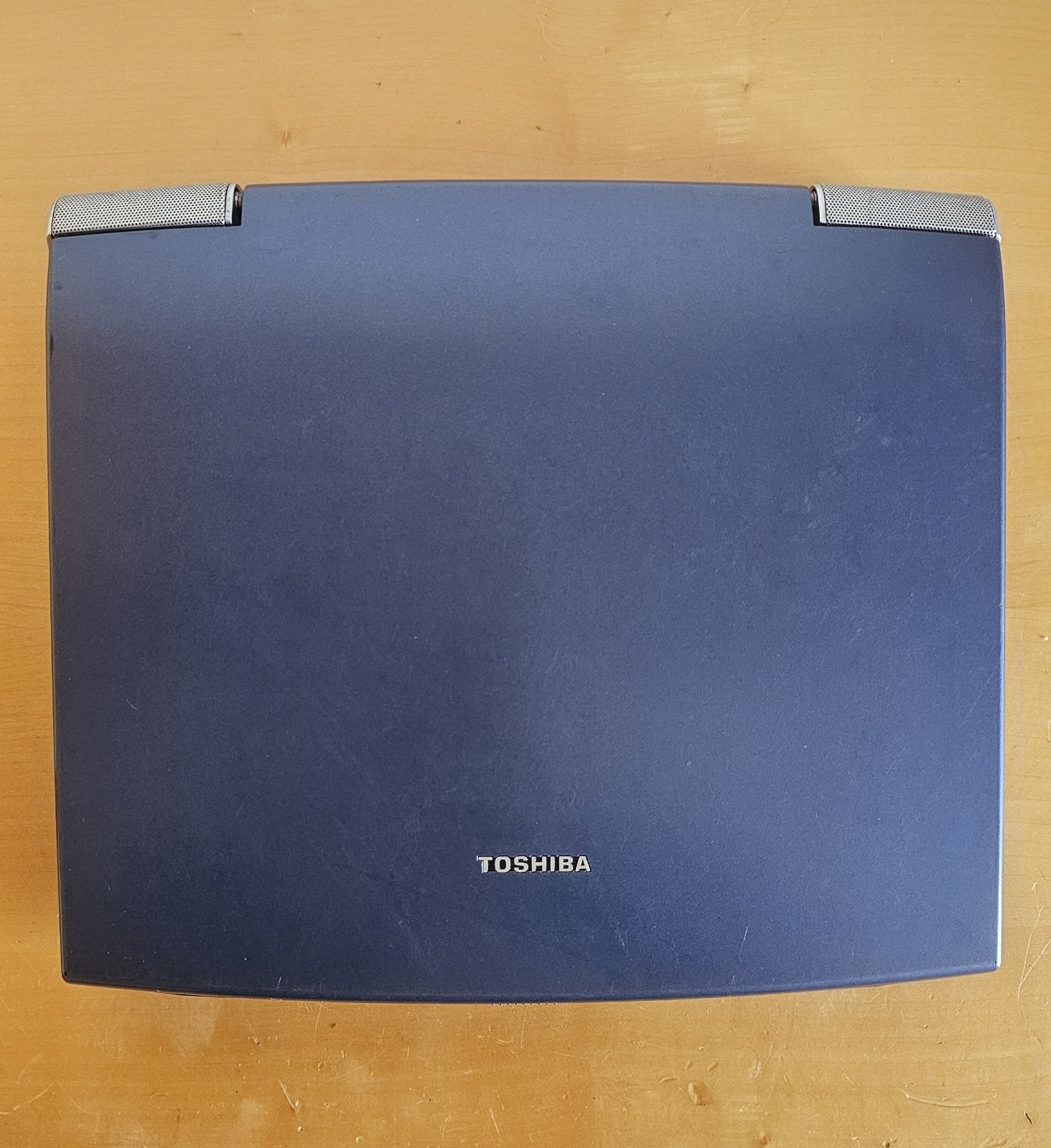 ToshibaS1900 Intel Pentium 4 Ati Radeon Windows 98/XP DualBoot PC