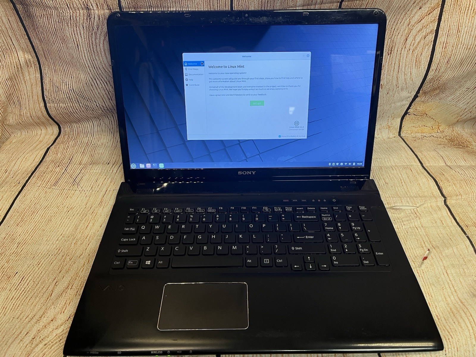 Sony VAIO 17” E Series Pentium 2020M SVE171G12L 8GB RAM 500 HDD NO OS