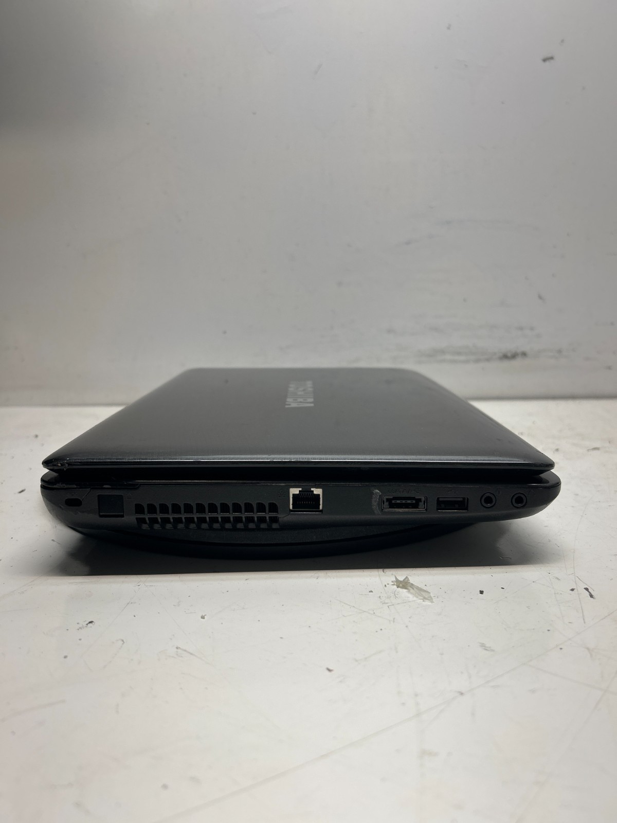 Toshiba Satellite L645D-S4030 AMD Turion II P520 2.30GHz 4GB NO HDD