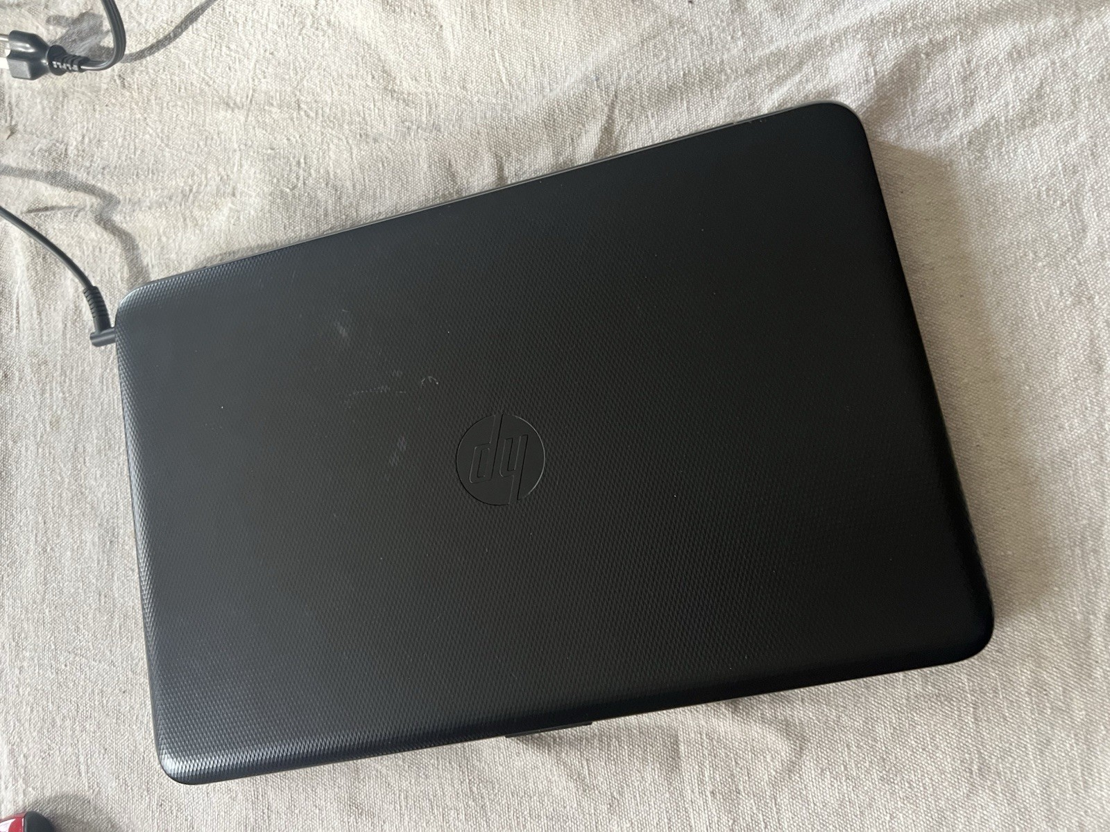 HP 15-af131dx 15.6” Laptop No OS Boots BIOS w Charger Mouse Case READ