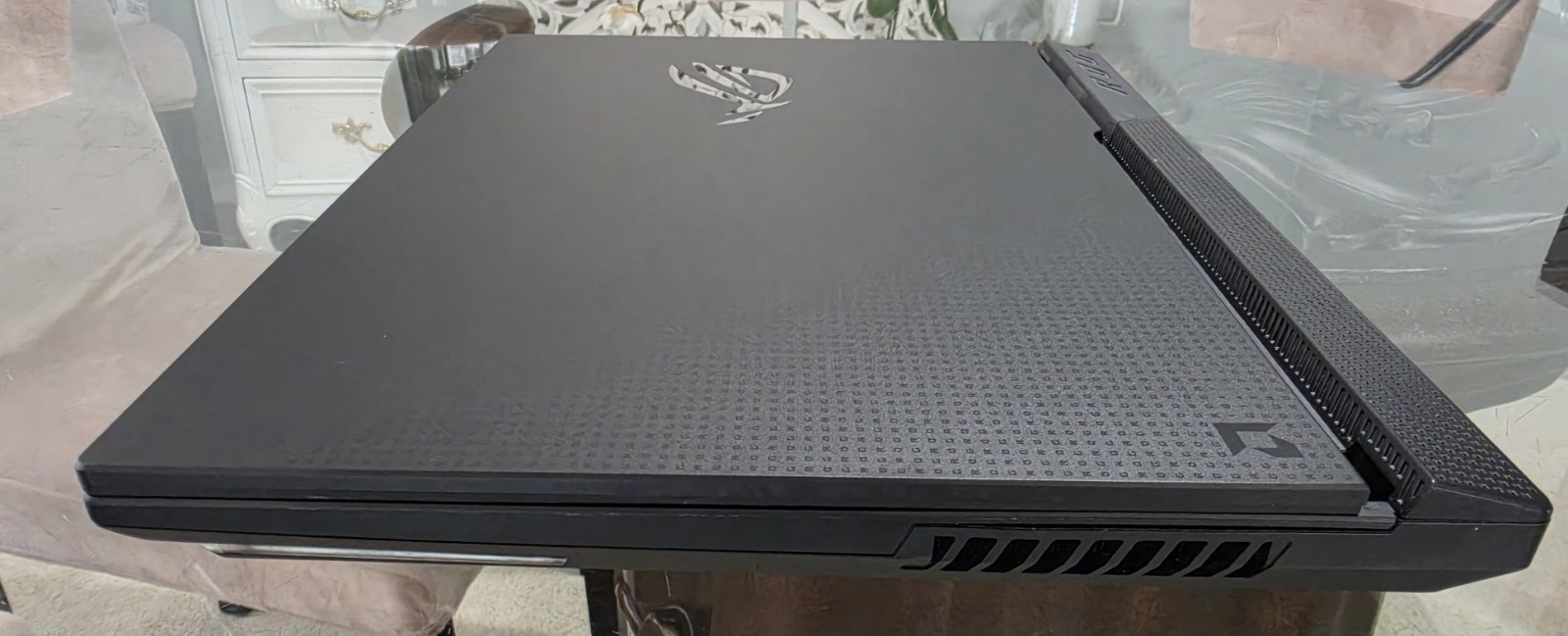 Asus ROG Strix G513QY 15.6″ Ryzen 9 5900HX 3.3GHz, 16GB RAM, 500 GB SSD, RX 6800