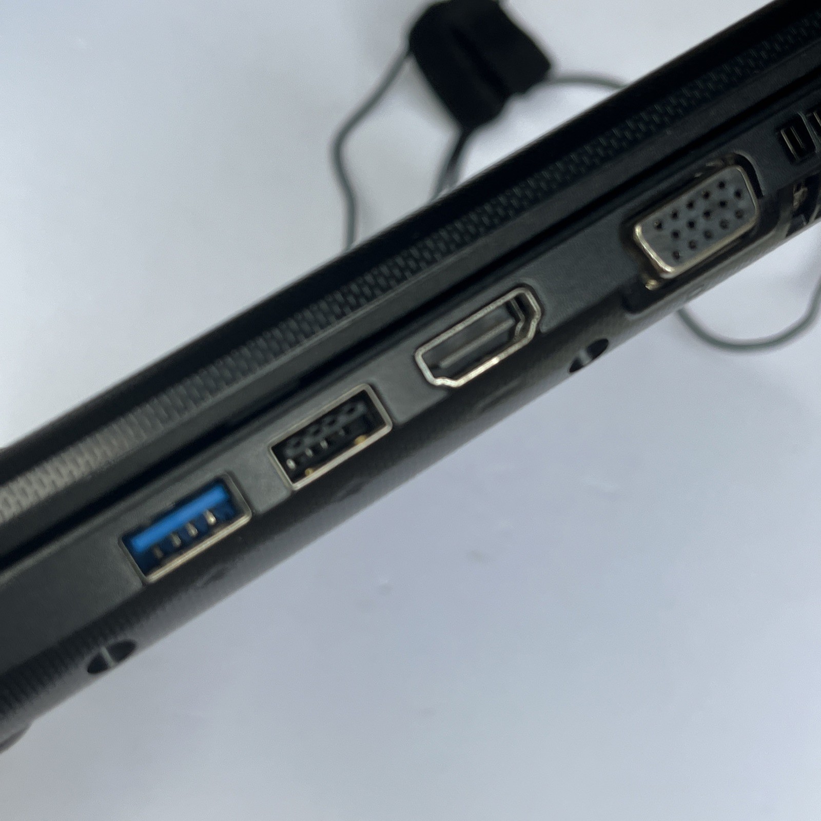 TOSHIBA SATELLITE C55D B5102 Includes Power Supply. Powers On.
