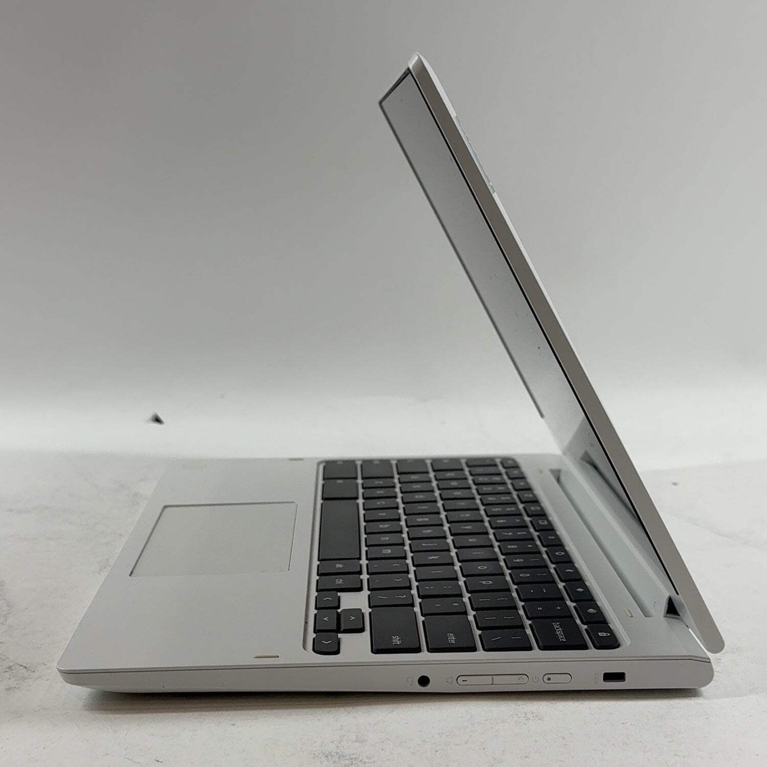 Lenovo Chromebook C330 81HY 11.6″ MT8173 2.1GHz 4GB RAM 32GB SSD