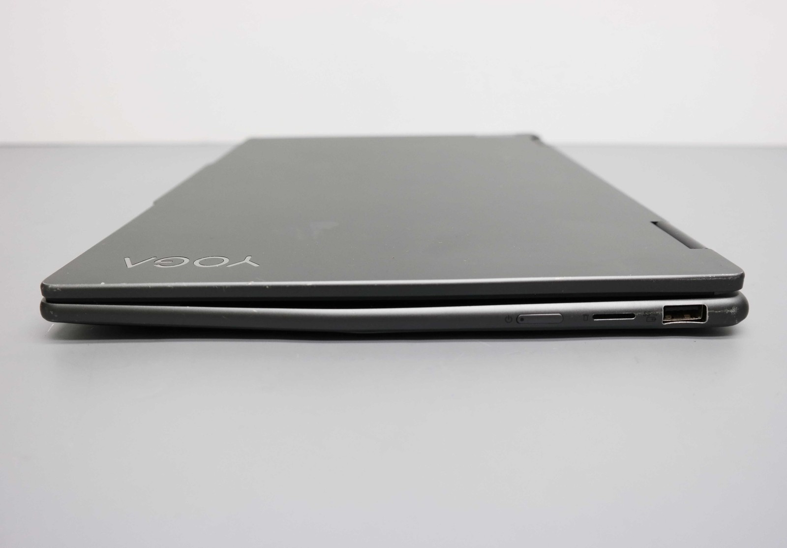 Lenovo Yoga 7i 2-in-1 14″ Core Ultra 7 155U 16GB 1TB SSD ISSUE