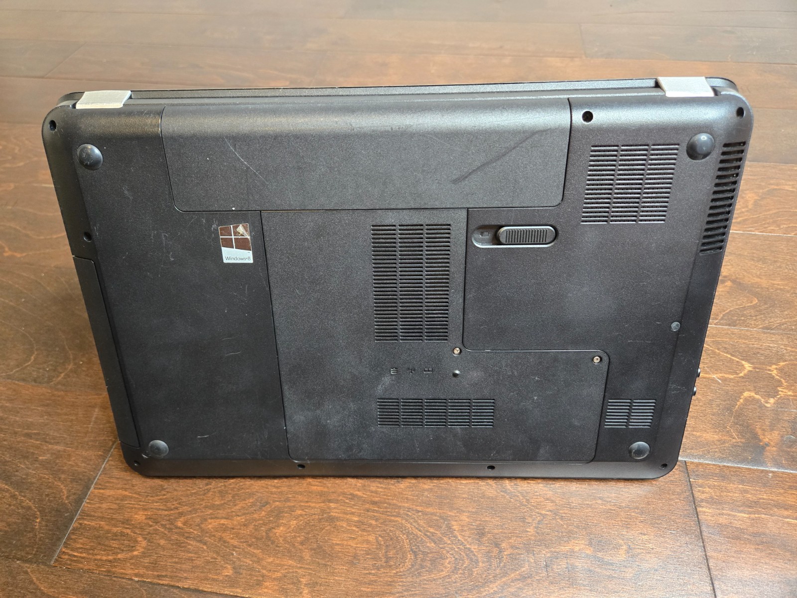 HP 2000 Notebook PC Laptop AMD E-300 1.30GHz 4GB 160GB Radeon Win 10 Pro