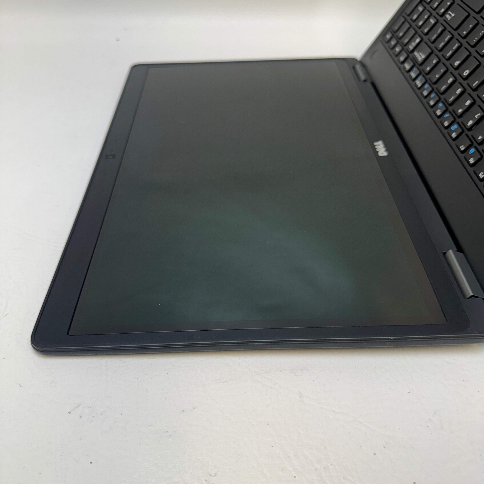 Dell Latitude E5570 15.6″ i7-6820HQ 2.7GHz 16GB RAM 256GB SSD AMD Radeon R9
