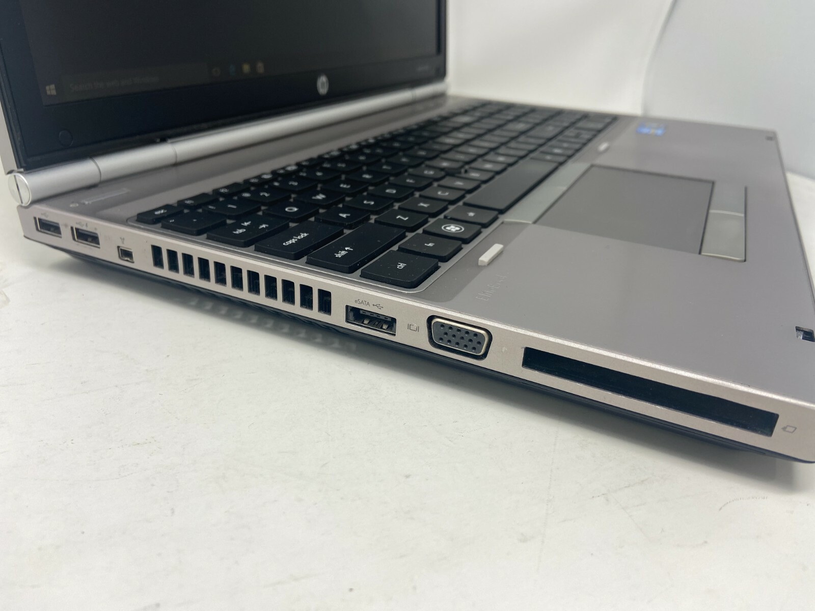 HP EliteBook 8560p 15″ Core i7-2620M 2.7GHz 8GB 256GB SSD Wn10 AMD Gaming Laptop