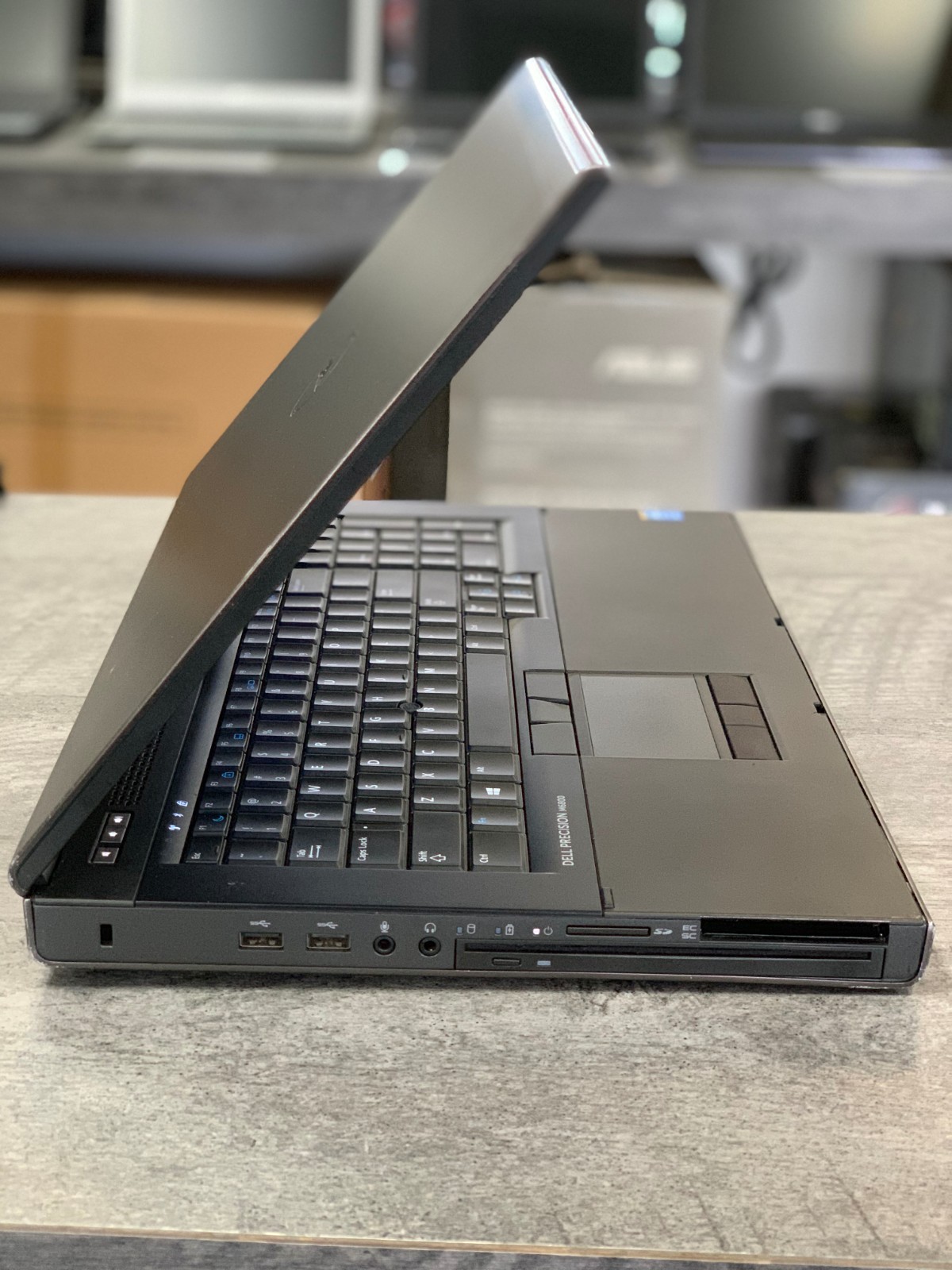 DELL PRECISION M6800 Core i7, 256GB SSD + 2 x 2TB HDD =4TB, 32GB, nVIDIA Quadro