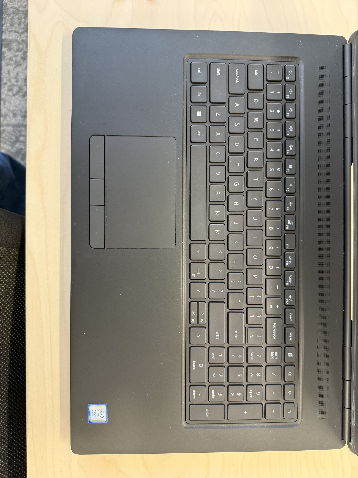 Dell Precision 7750 17.3″ FHD | Xeon W-10855M | 32GB | 1TB NVMe | Quadro RTX 400