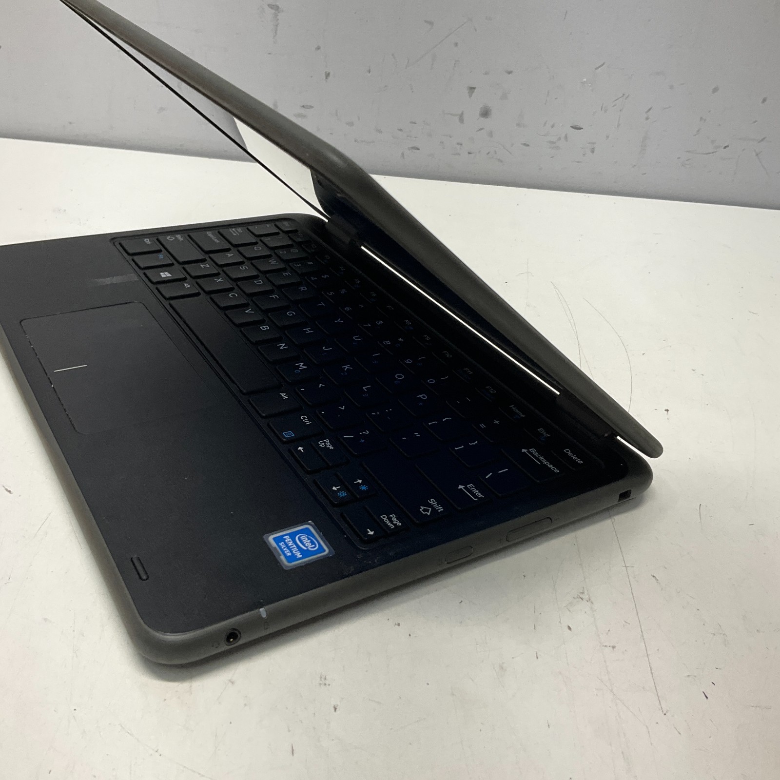 Dell Latitude 3190 2-in-1 Laptop 11.6″ Pentium Silver N5030 4GB RAM 128GB SSD