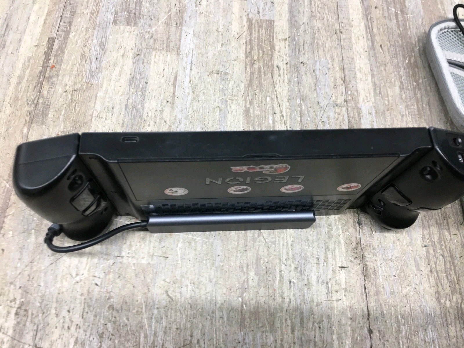 Lenovo Legion Go Handheld 8.8″ Z1 1TB 8APU1 VERY GOOD CONDITION.