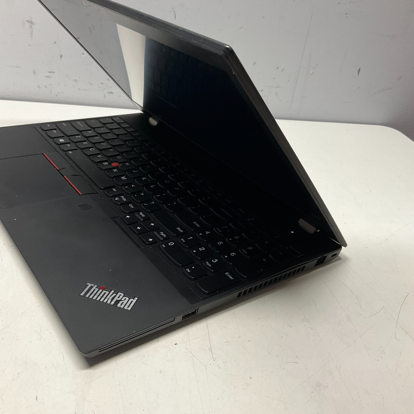 Lenovo ThinkPad T590 i7-8565U 8GB RAM 256GB SSD Windows 11 Pro 15.6″ Laptop