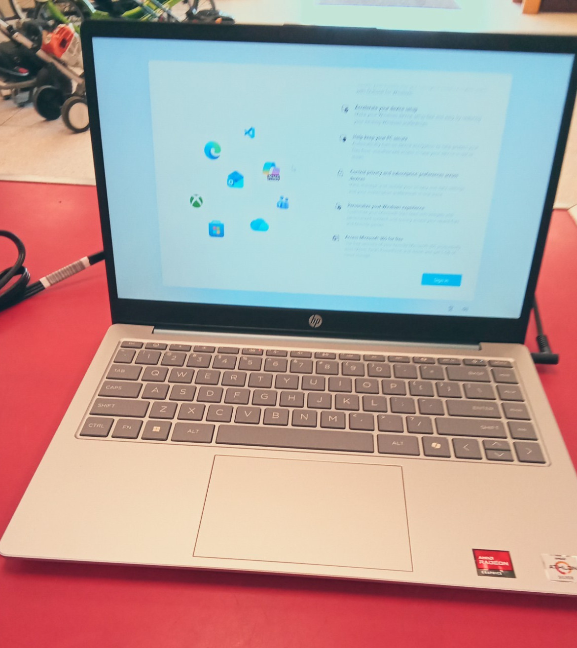 HP Laptop 14-EM0XXX 4GB RAM 256GB SSD AMD Athlon Silver 7120U w/Radeon Graphics