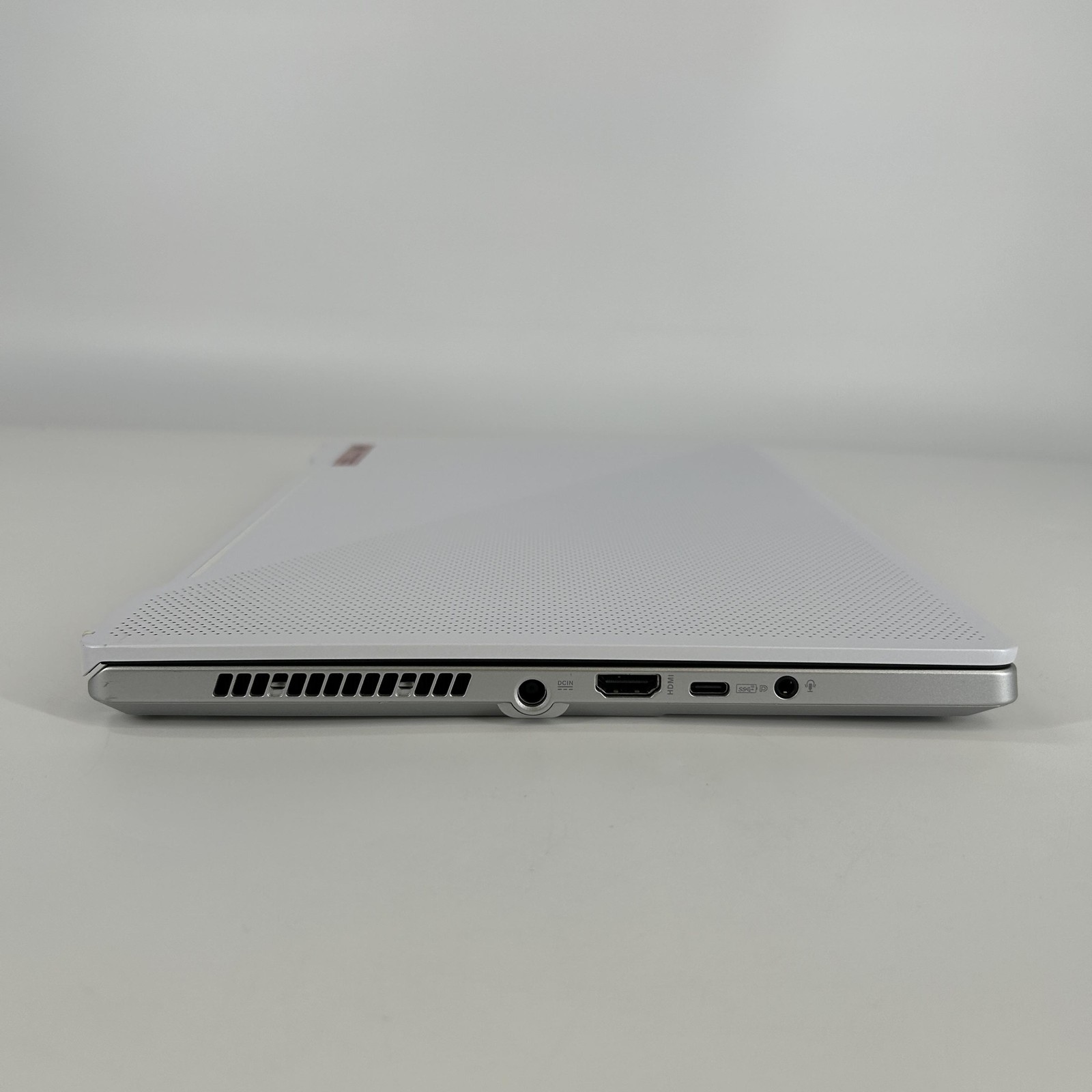 Asus ROG Zephyrus G14 GA401 144Hz FHD 3.3 GHz Ryzen 9 5900HS 16GB 1TB RTX 3060