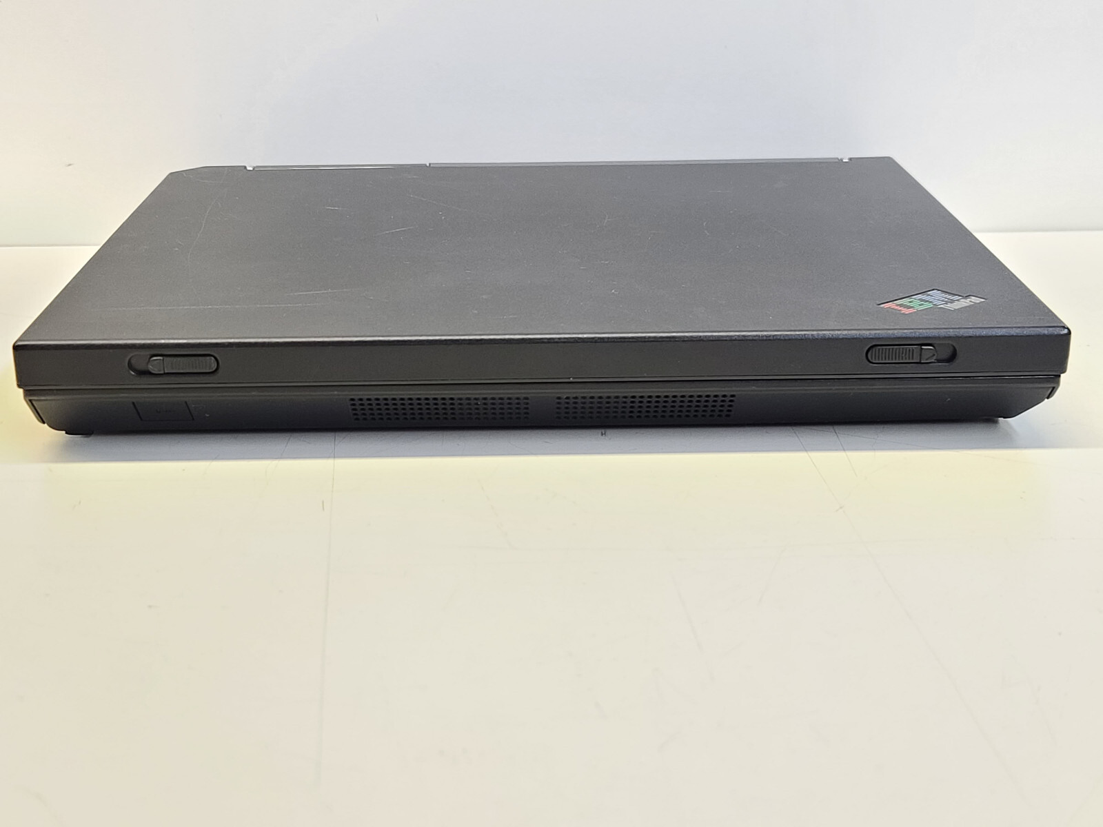 IBM Thinkpad R31 14.1″ Pentium 3 1000 + 384MB + 20GB Windows 98SE + DOCK TESTED