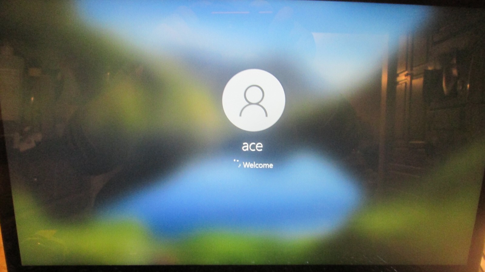 Acer Aspire R5-571T 15.6″ Touchscreen i5-6200U 2.3GHz/ 12GB DDR4 RAM /1TB HDD