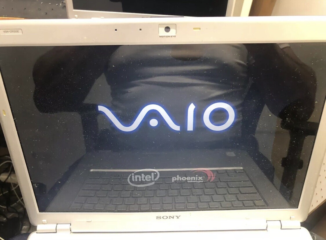 SONY VAIO PCG-5G3L NOTEBOOK -WINDOWS 10 (NAVY BLUE) BROKEN SCREEN!