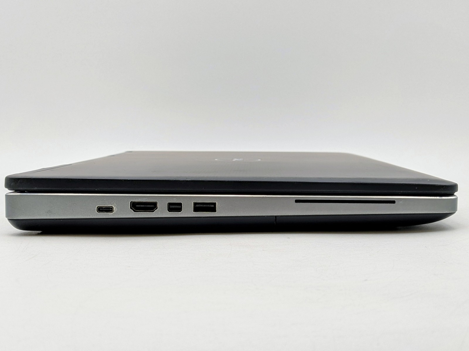 Dell Precision 7510 15″ FHD I7-6820HQ 1TB SSD 16GB W10P AMD Radeon (TM) R9 M375X
