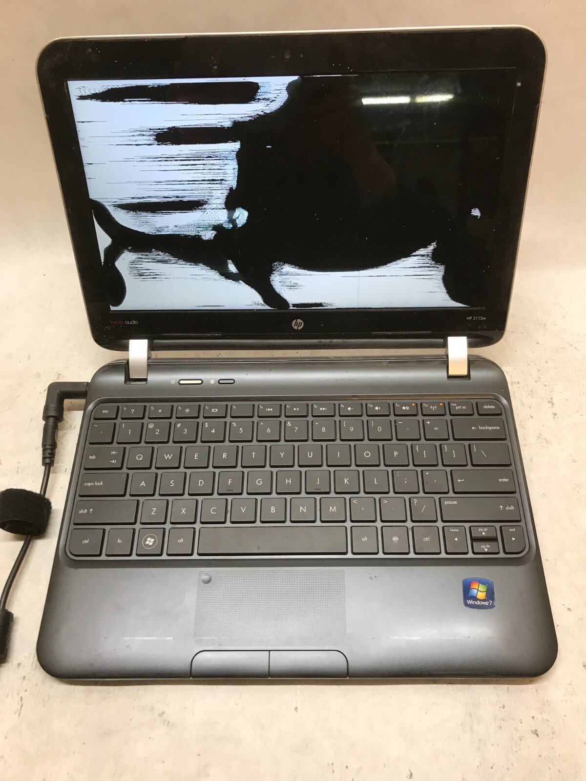 HP 3115m 11″ Laptop AMD E-Series 4GB RAM NO HDD/OS For Parts/Repair Cracked – DW