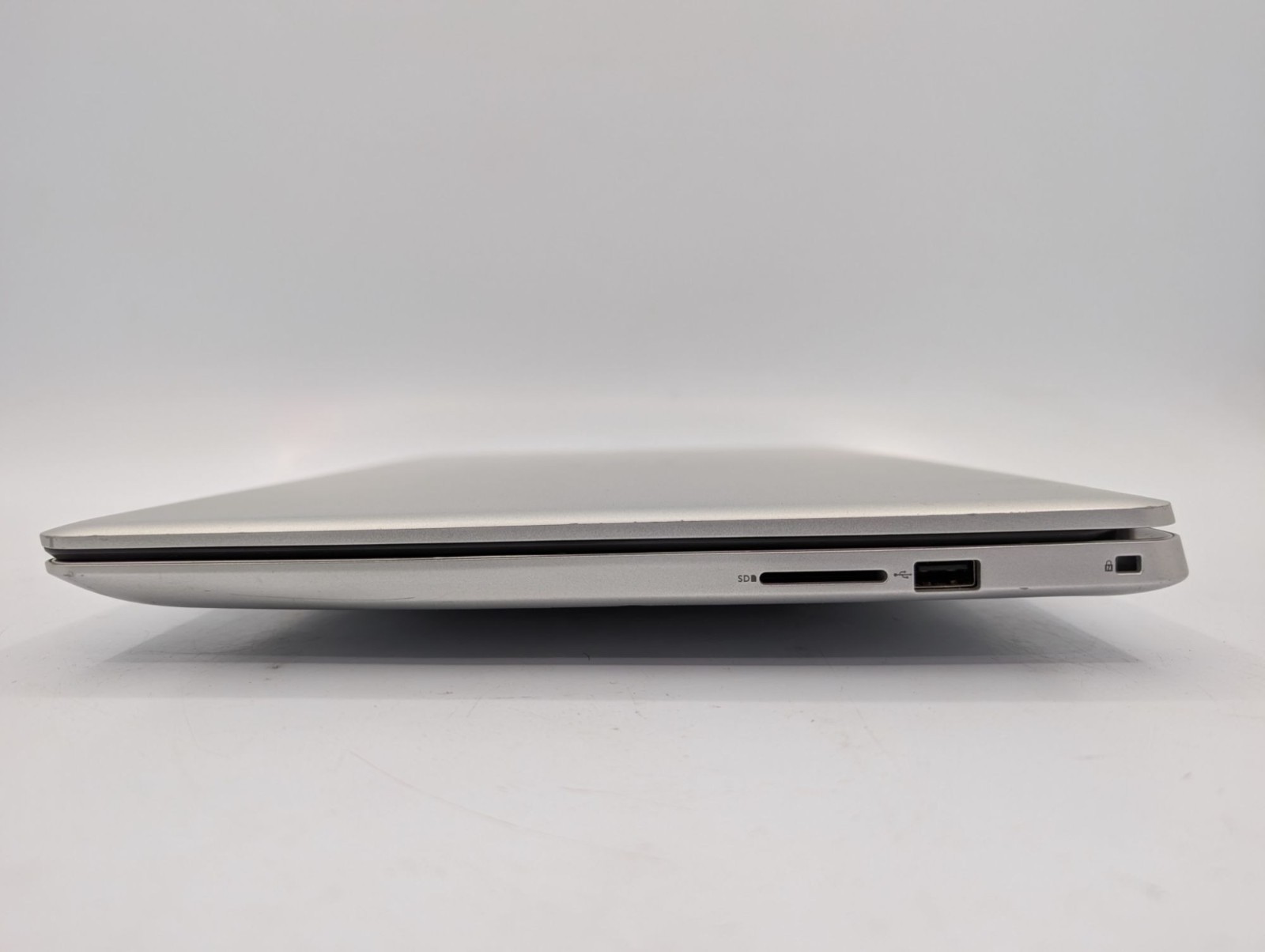 Dell Inspiron 5584 15.6″ Laptop i5-8265U 16GB RAM 256GB SSD Win11 Home