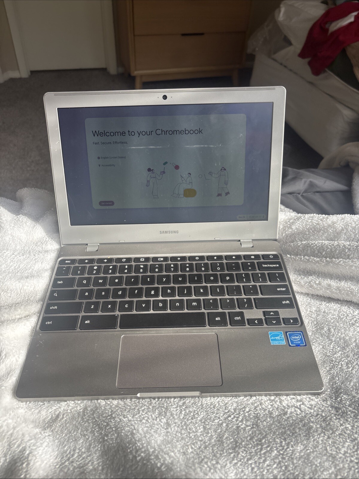 Samsung Chromebook 4 (16GB eMMC, Intel Celeron, 1.10 GHz, 16GB) Laptop – Gray