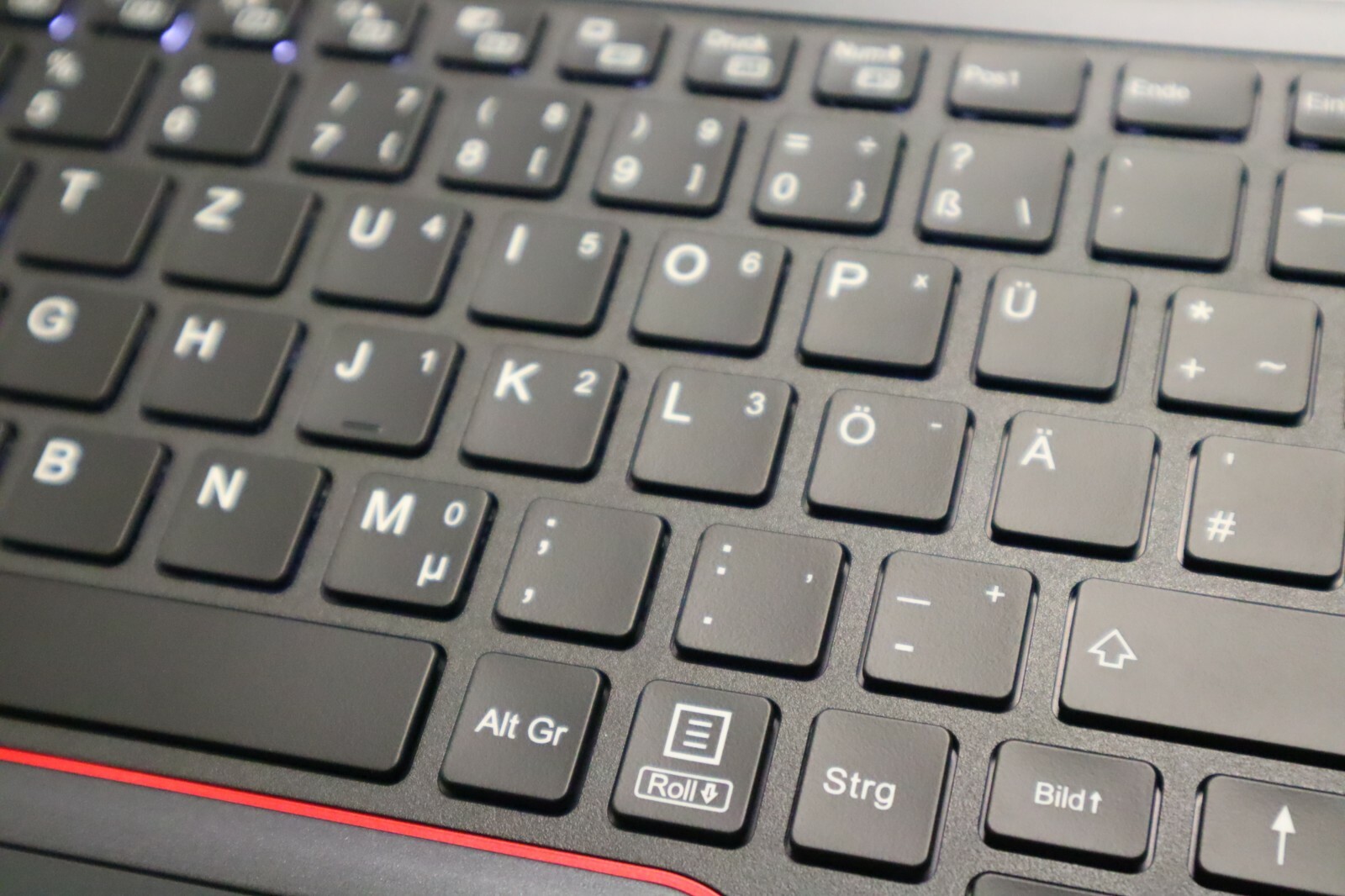FUJITSU LIFEBOOK U7310 13.3″ FHD VGA LAN 32GB RAM 4TB SSD SD CARD SUBNOTEBOOK