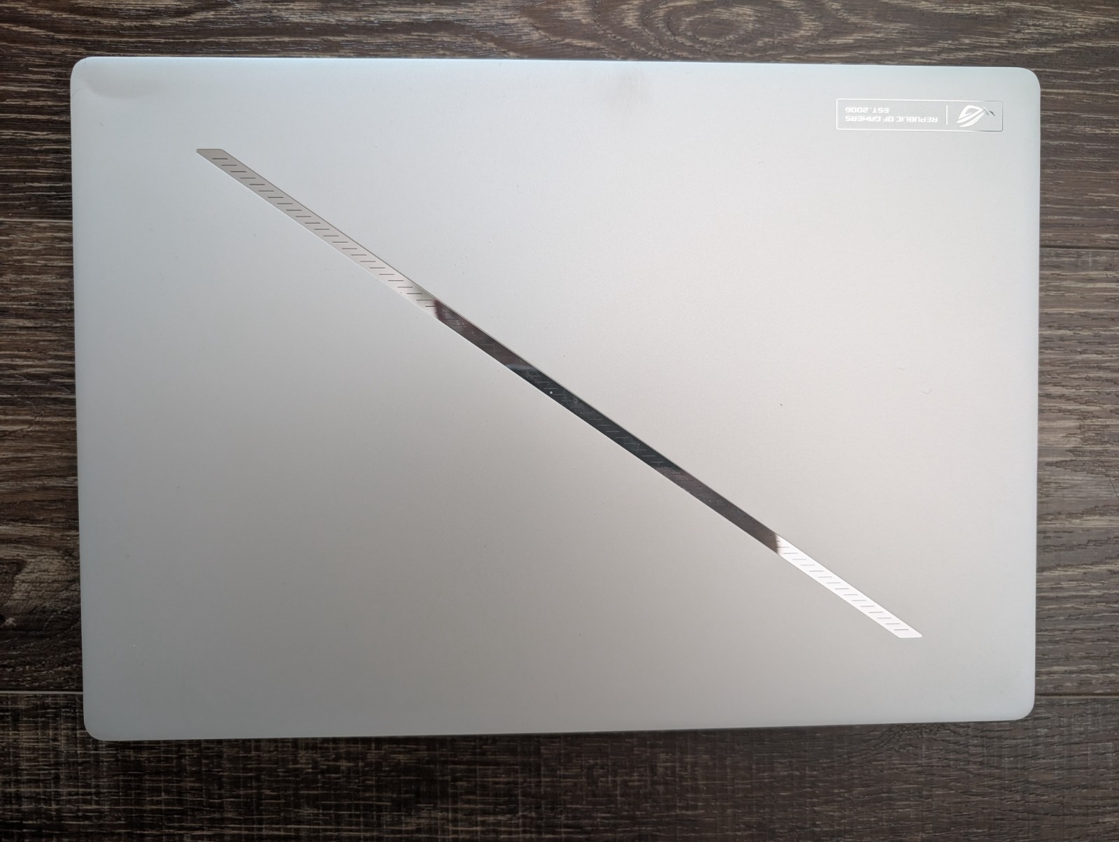 ASUS ROG Zephyrus G16 (2024) RTX 4070 Ryzen AI 9 HX 370 32GB 1TB OLED 240Hz
