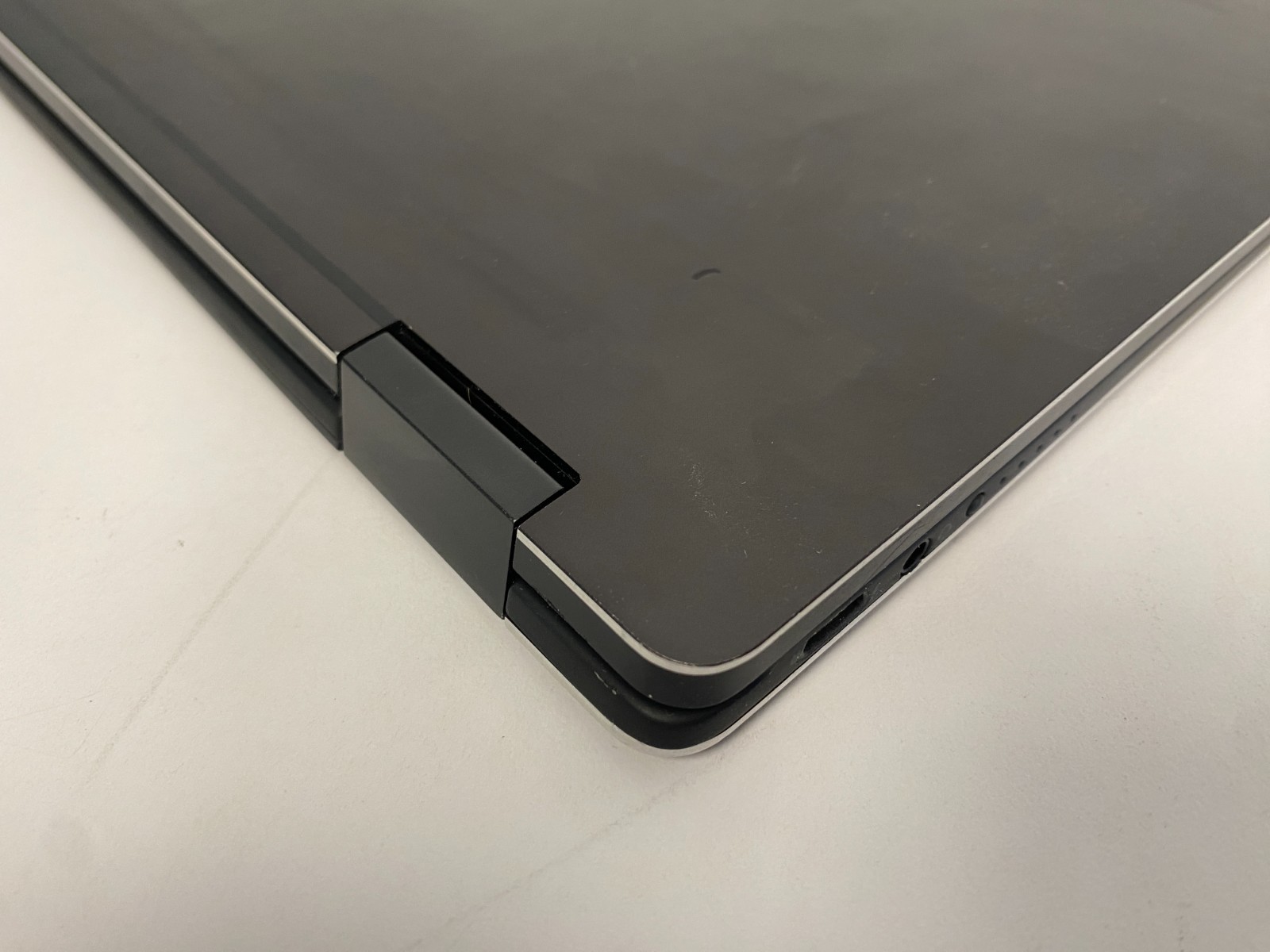 Dell XPS P71G 13″ i7-7Y75 @1.30GHz 16GB RAM NO SSD/OS PARTS