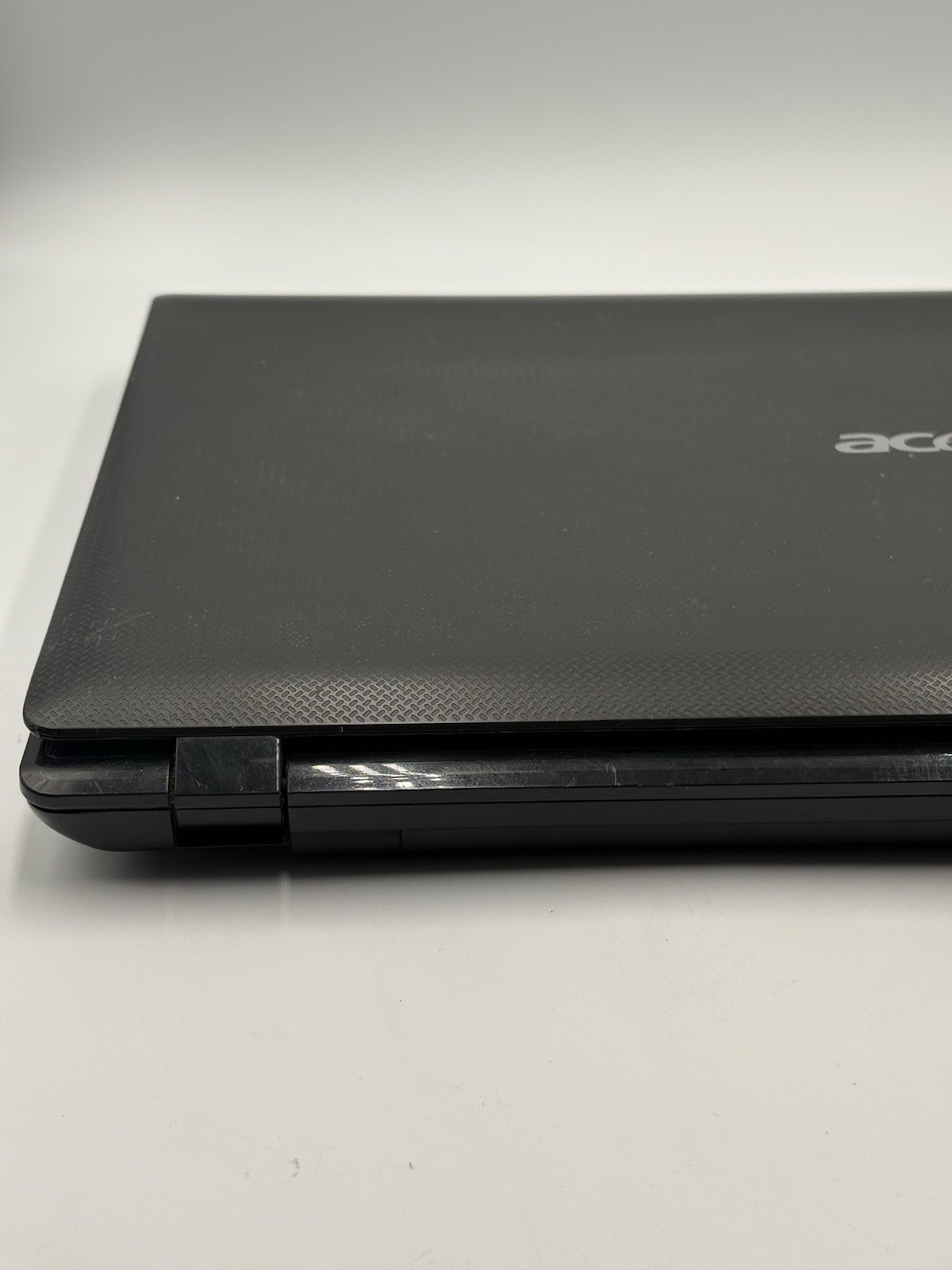 Acer Aspire AS5253-BZ602 Laptop AMD Quad-Core FOR PARTS OR REPAIR