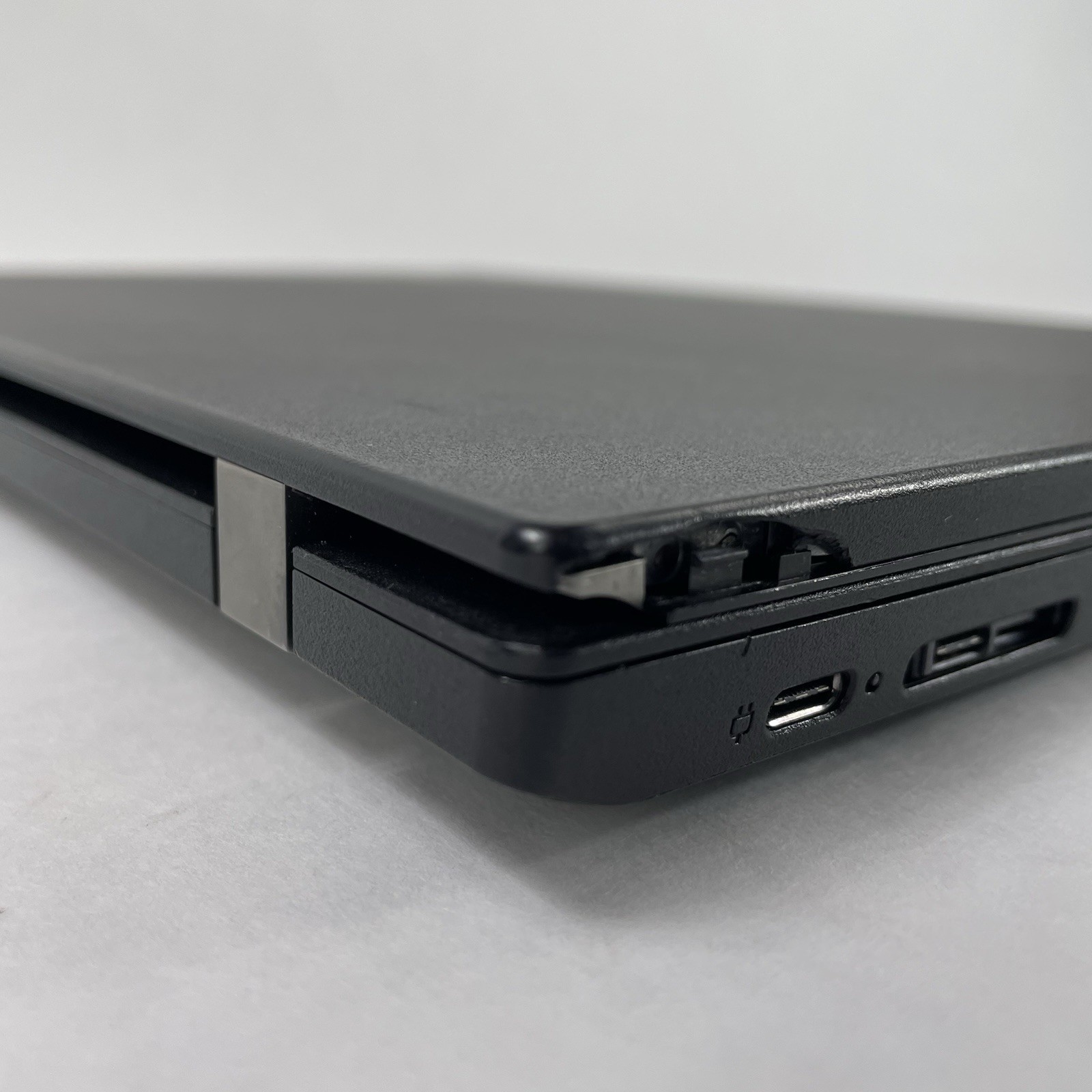 Lenovo ThinkPad L490 14″ i5-8250U 1.60 GHz 8 GB RAM No SSD/OS – Bad Corner
