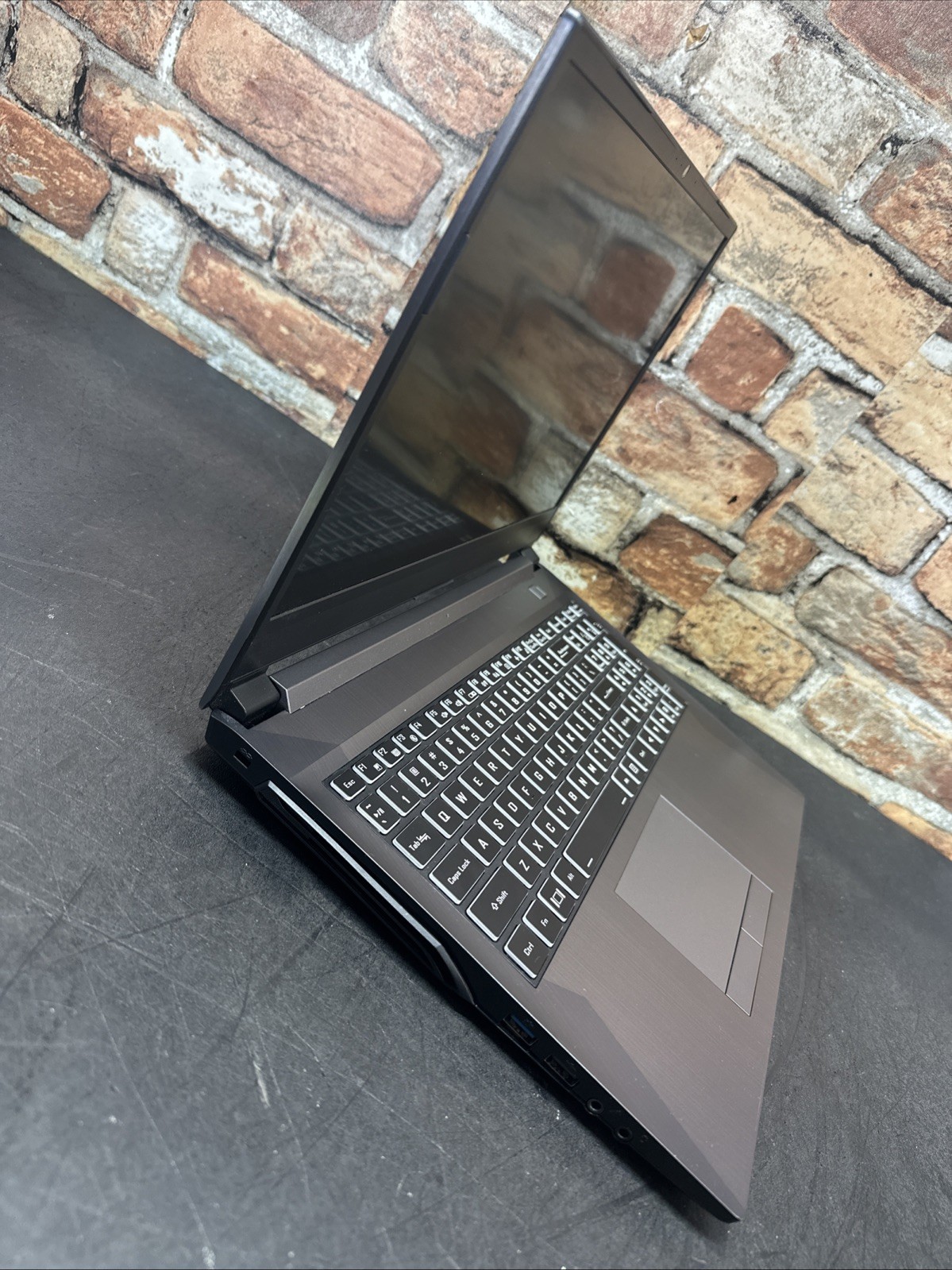 SYSTEM 76 GAZELLE16 Tested LCD Screen w/ Chassis & Battery – No Motherboard