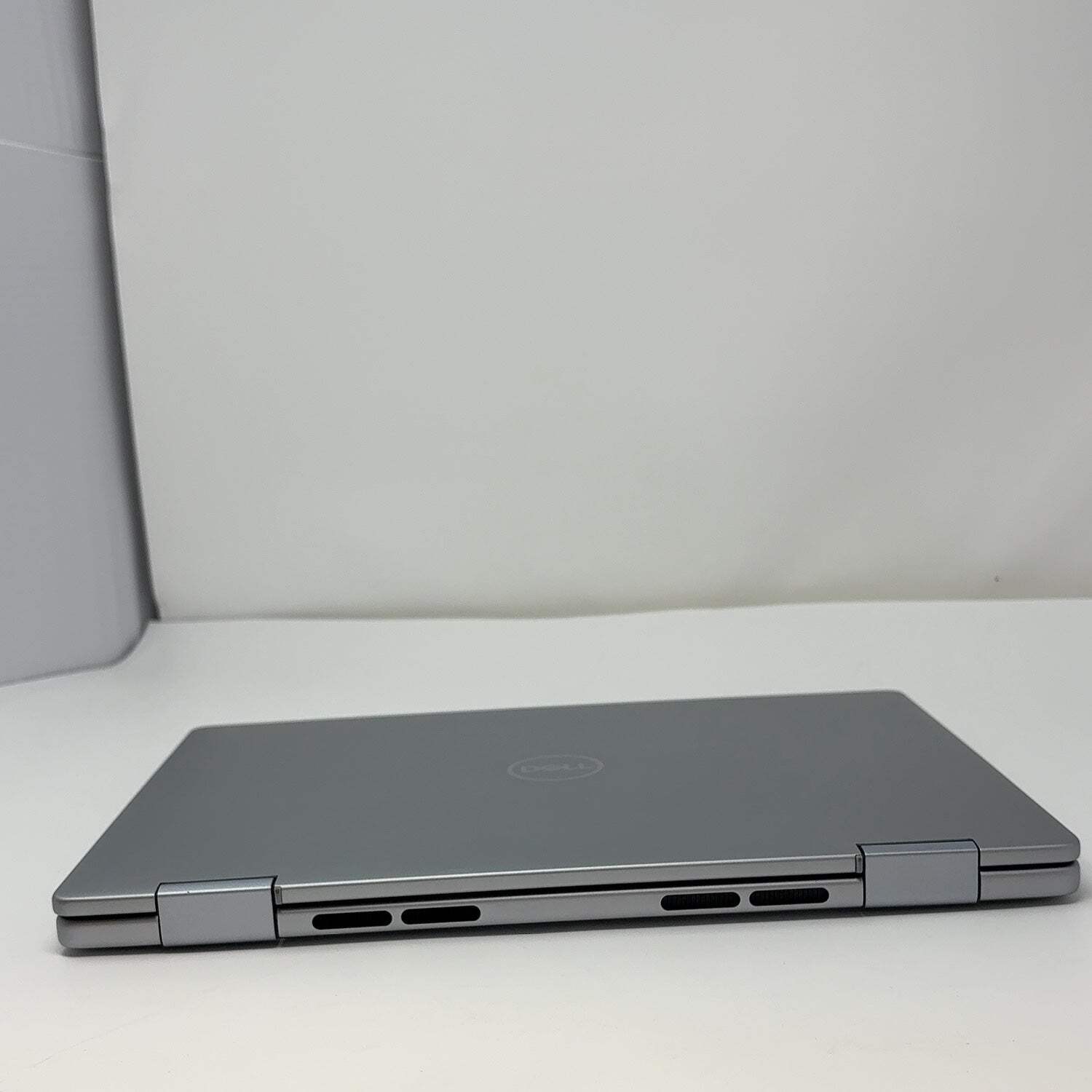 Dell Inspiron 7440 2-IN-1 14″ Core 7 150U 1.8GHz 16GB RAM 1TB SSD