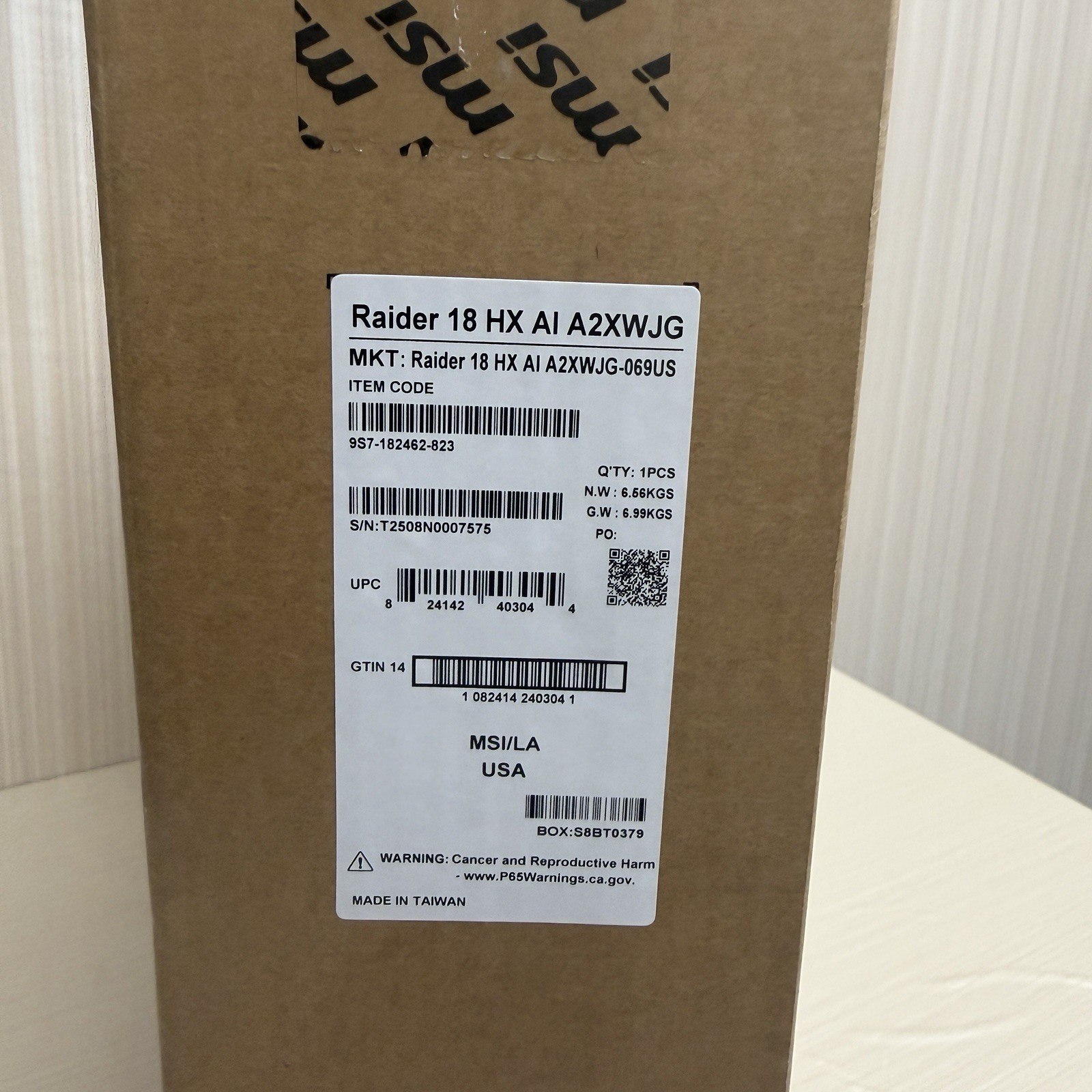 MSI Raider 18 HX AI A2XWJG-069US RTX 5090 Ultra 9 285HX 64GB DDR5 RAM 2TB SSD