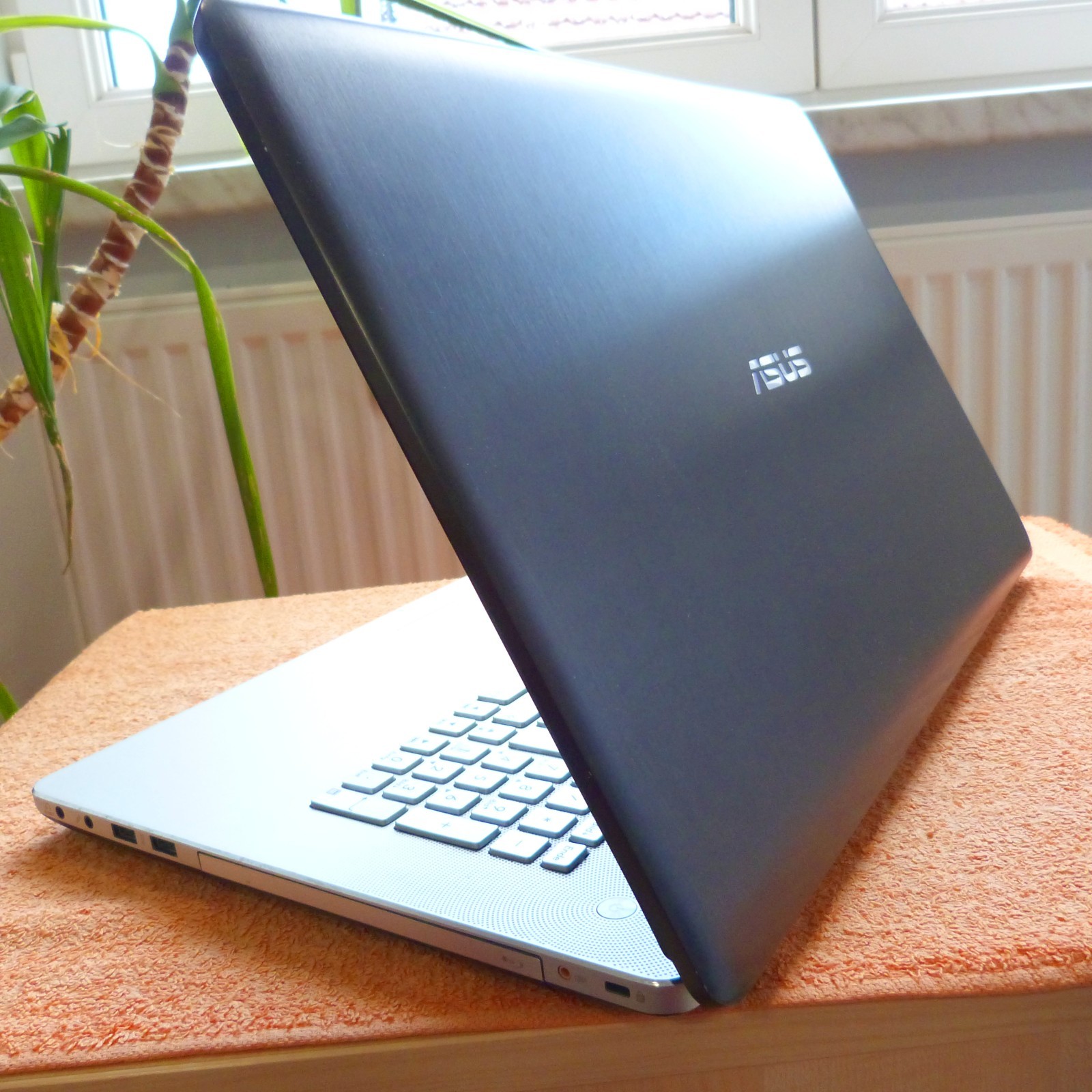 Asus N750 VivoBook Premium METAL 17″ FULLHD BLURAY l SSD Windows 11 QUAD i7